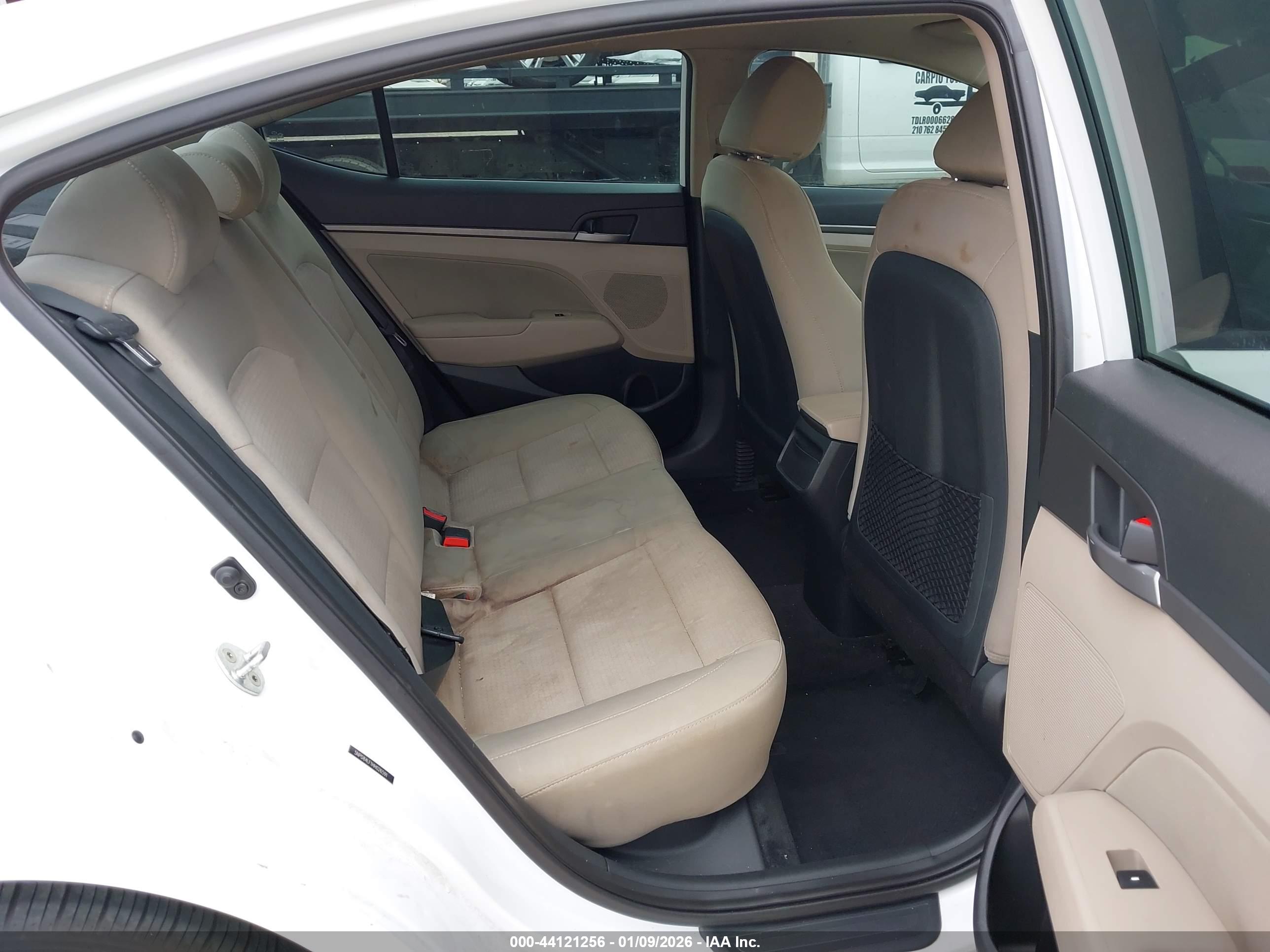 HYUNDAI ELANTRA image 8
