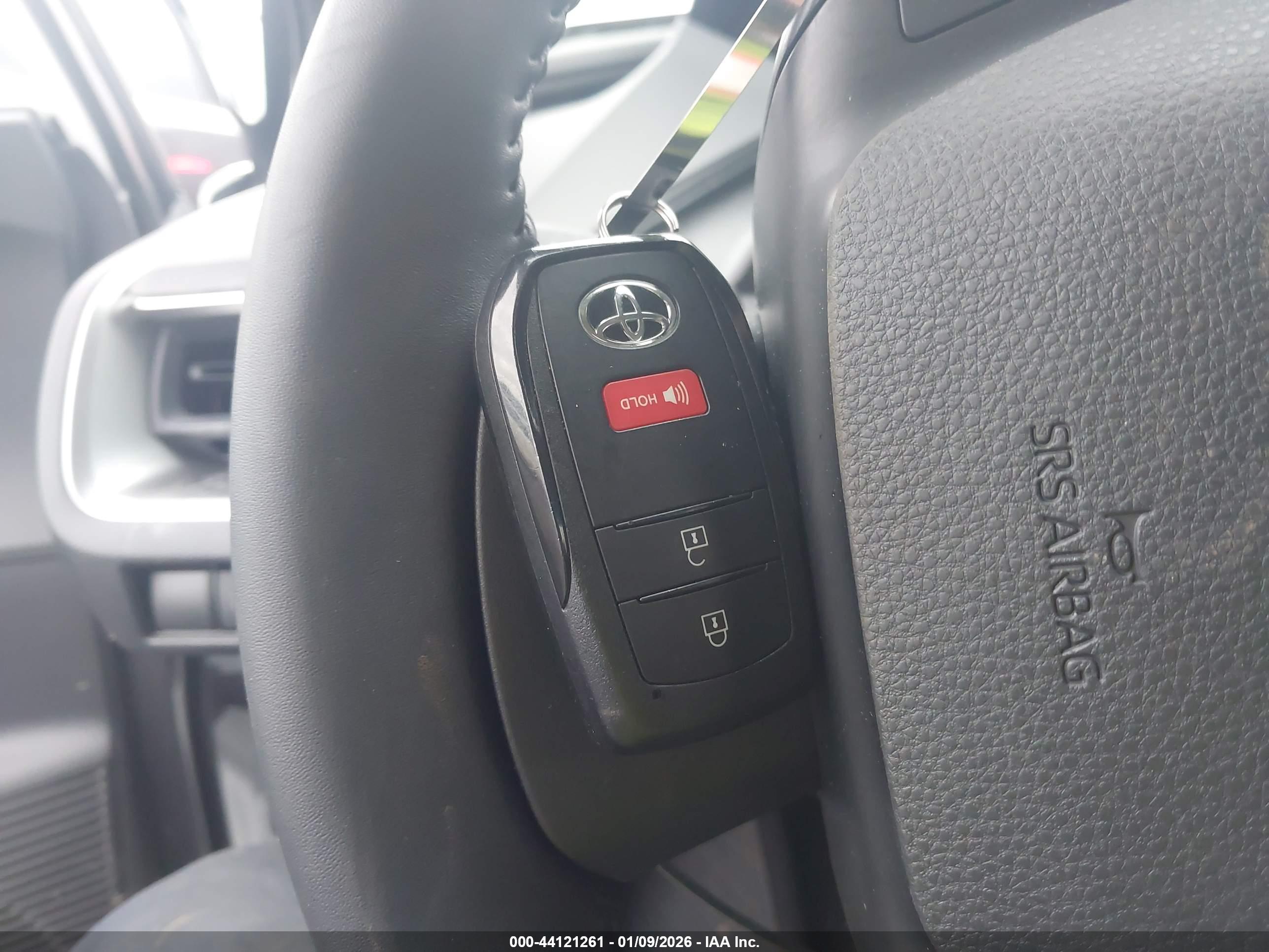 TOYOTA PRIUS image 11