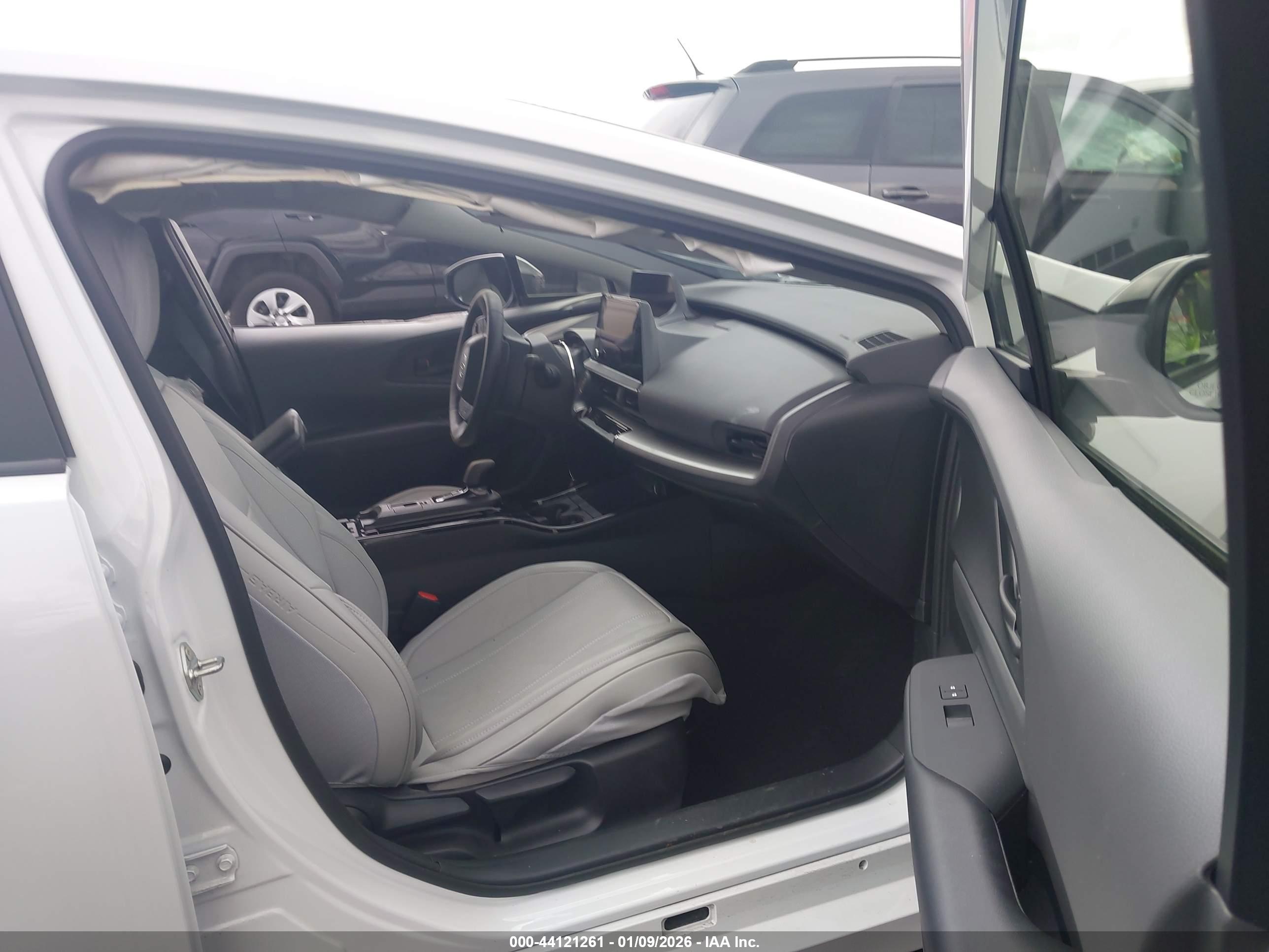 TOYOTA PRIUS image 5