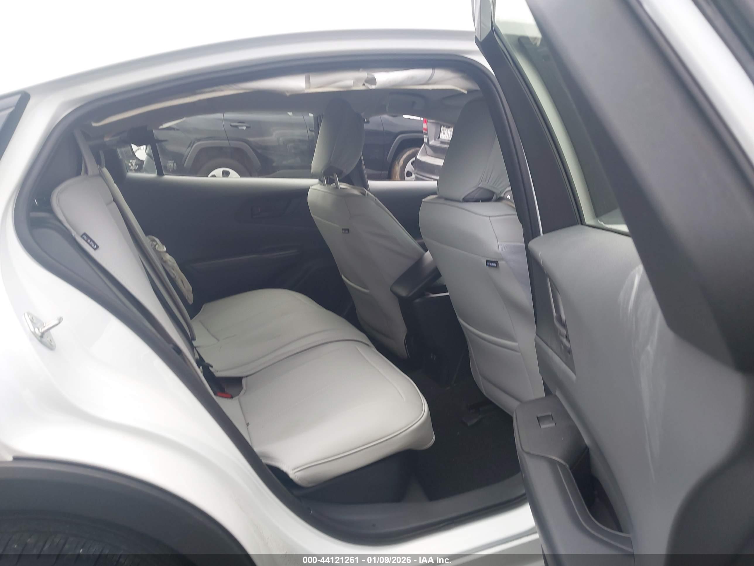 TOYOTA PRIUS image 8