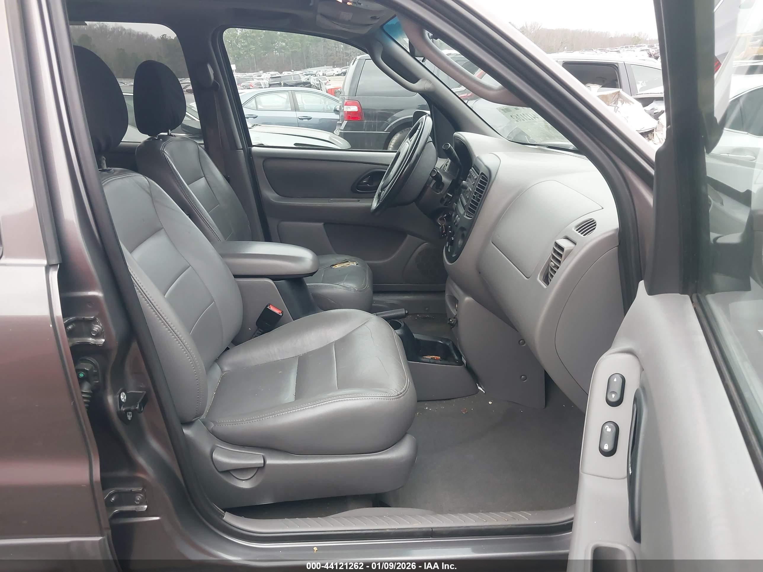 FORD ESCAPE image 5