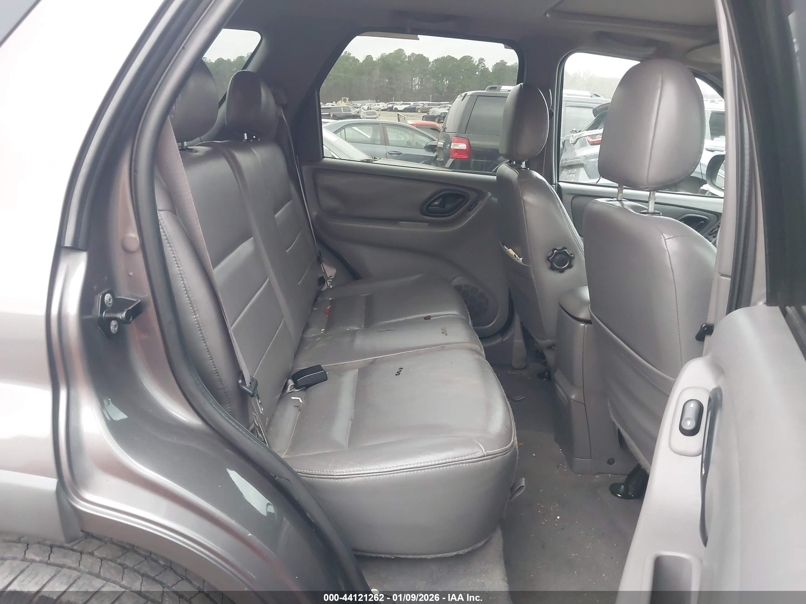 FORD ESCAPE image 8