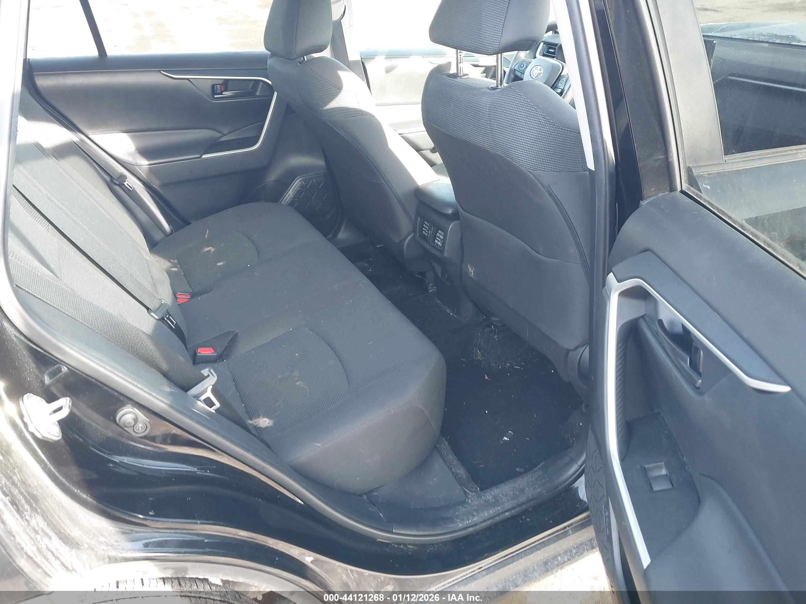 TOYOTA RAV4 image 8