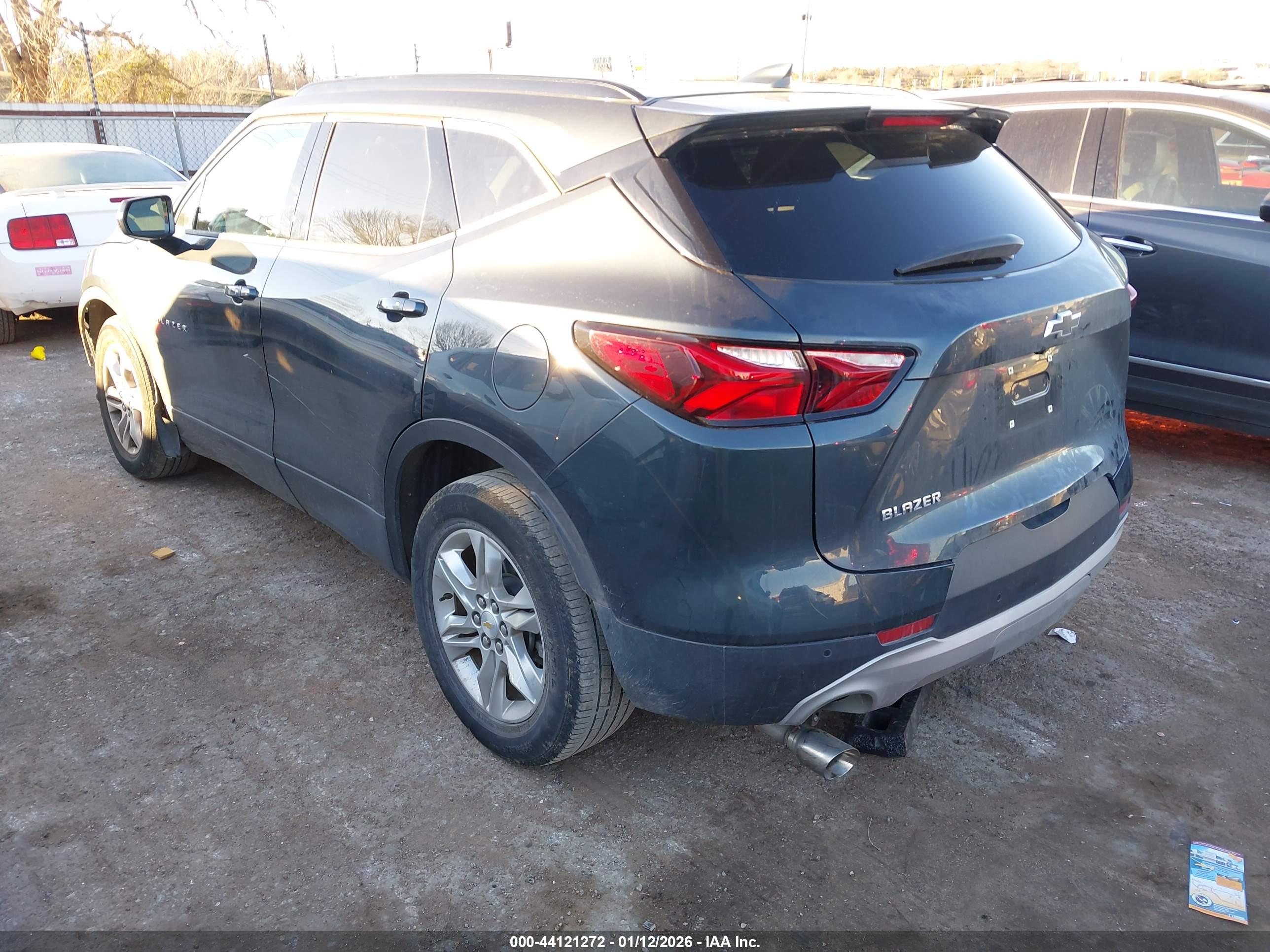 CHEVROLET BLAZER image 3