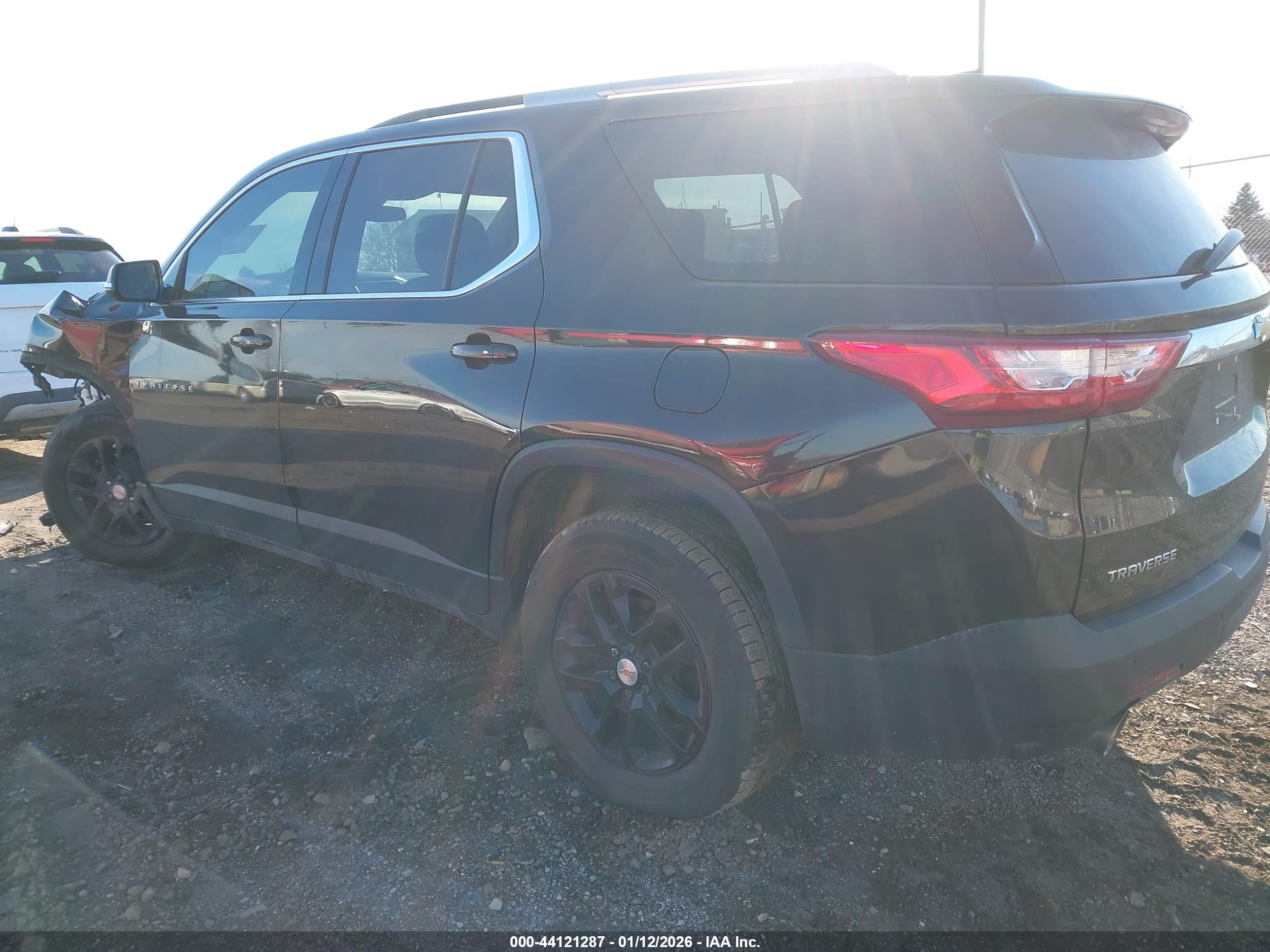 CHEVROLET TRAVERSE image 3