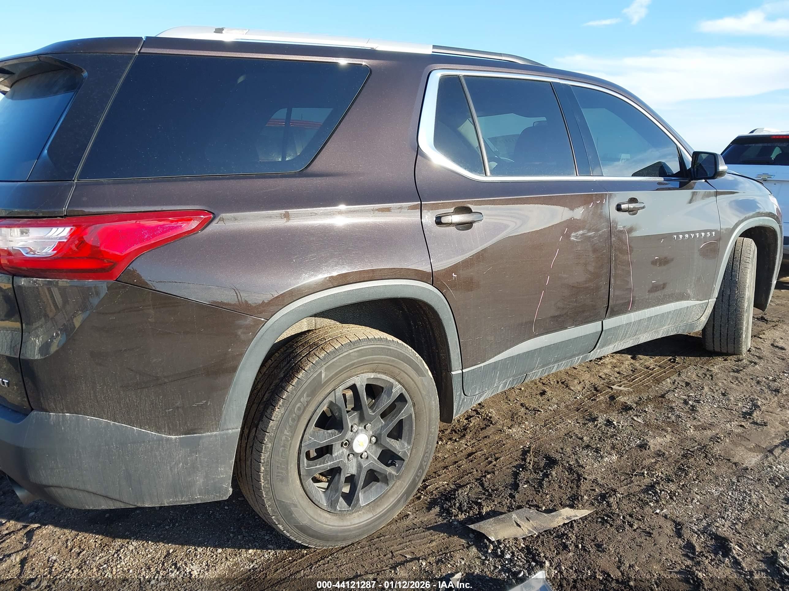 CHEVROLET TRAVERSE image 4