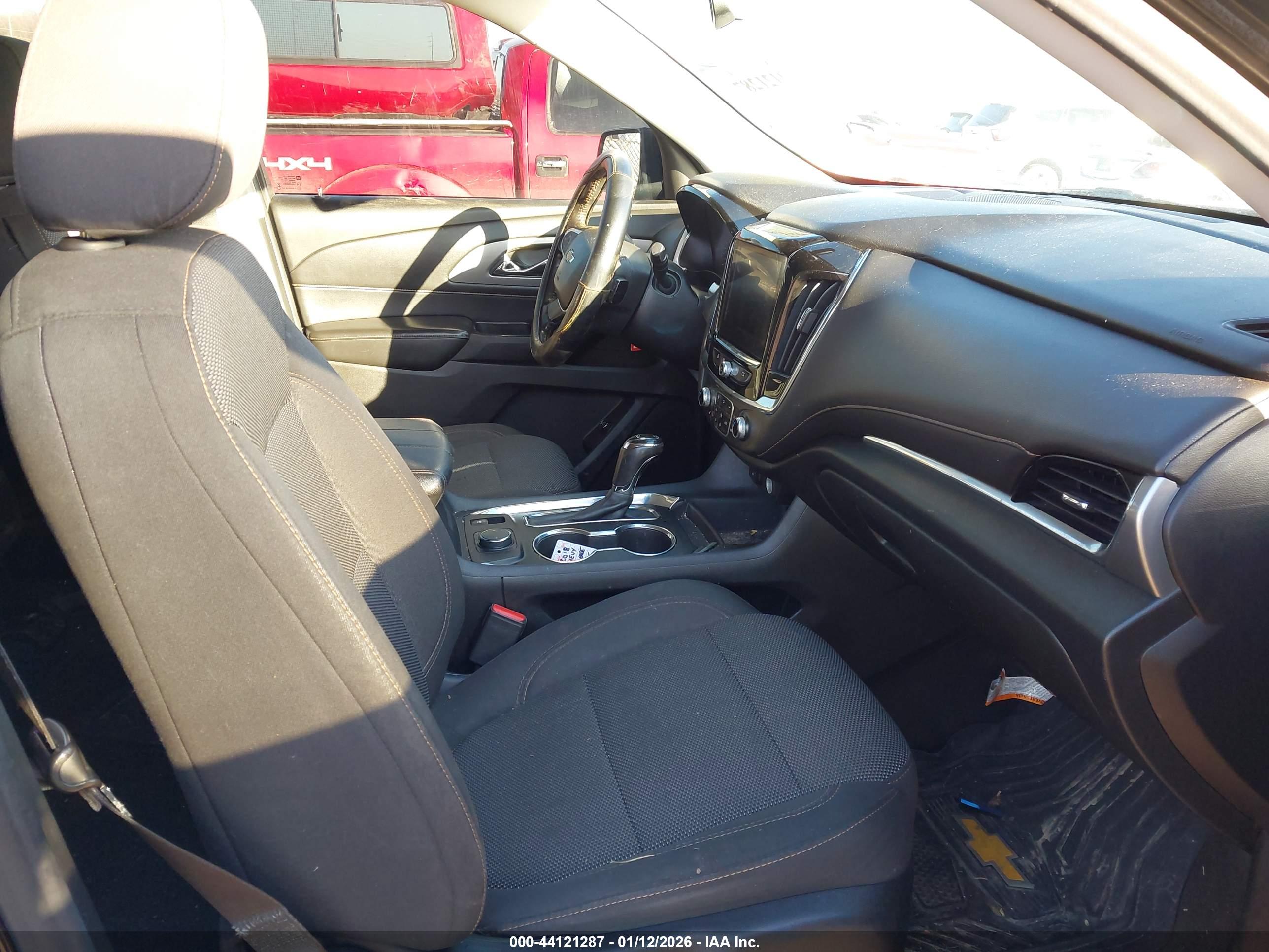 CHEVROLET TRAVERSE image 5