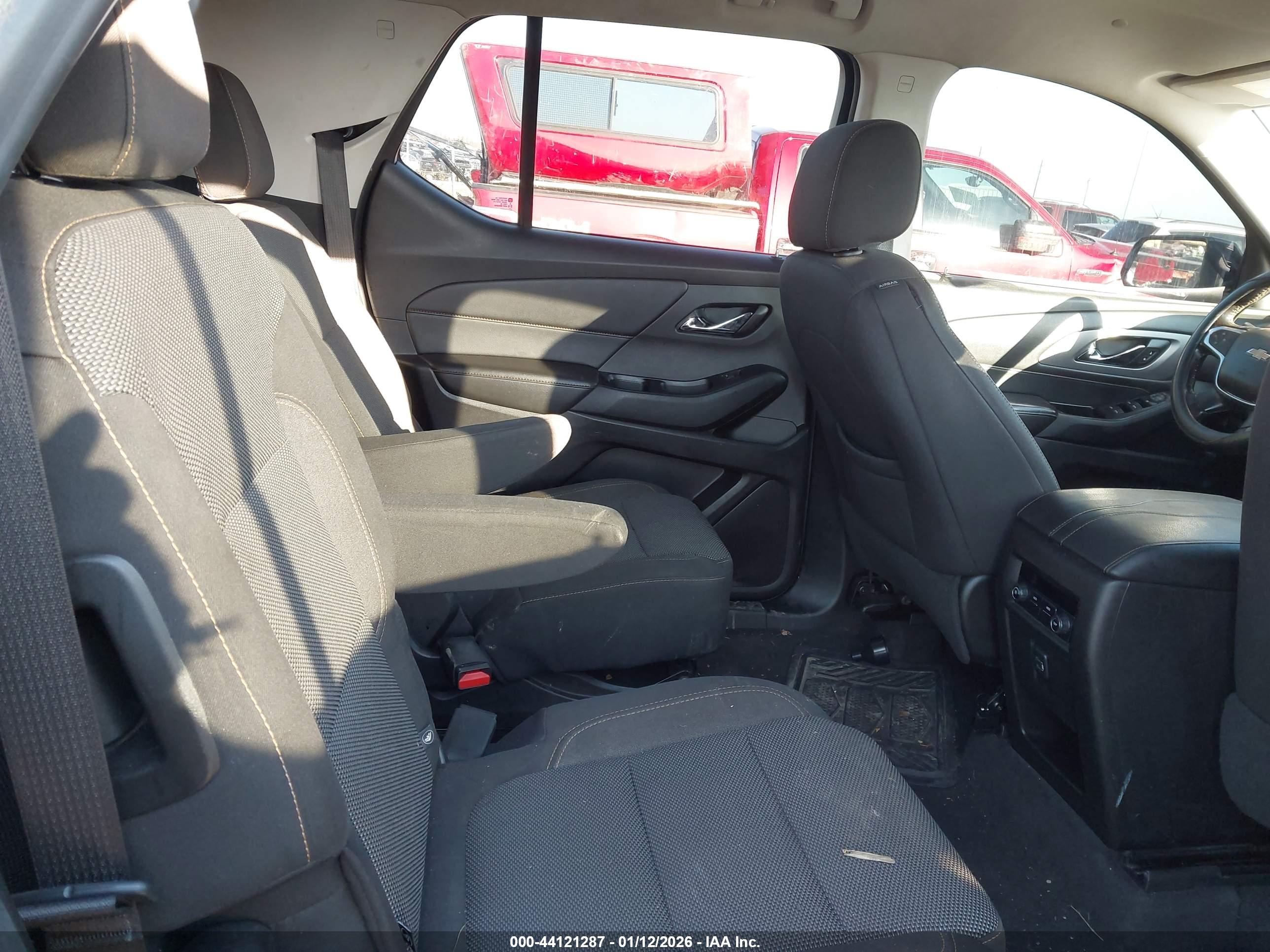 CHEVROLET TRAVERSE image 8