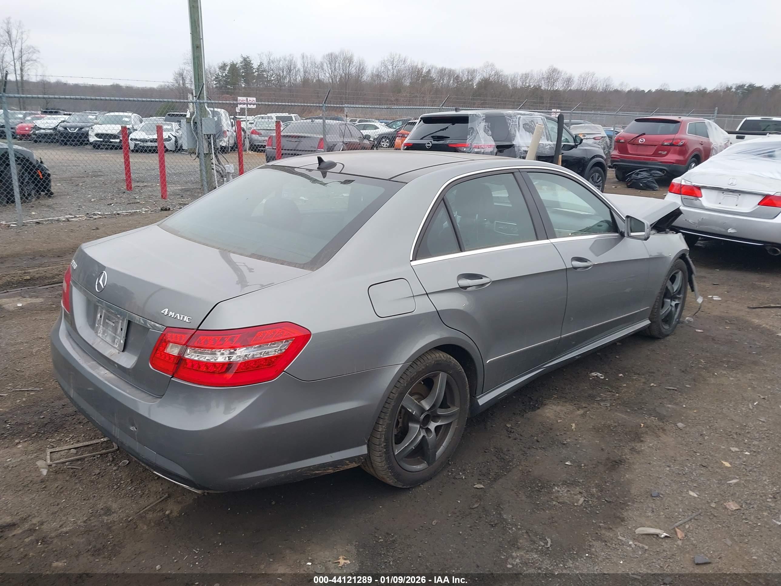 MERCEDES-BENZ E image 4