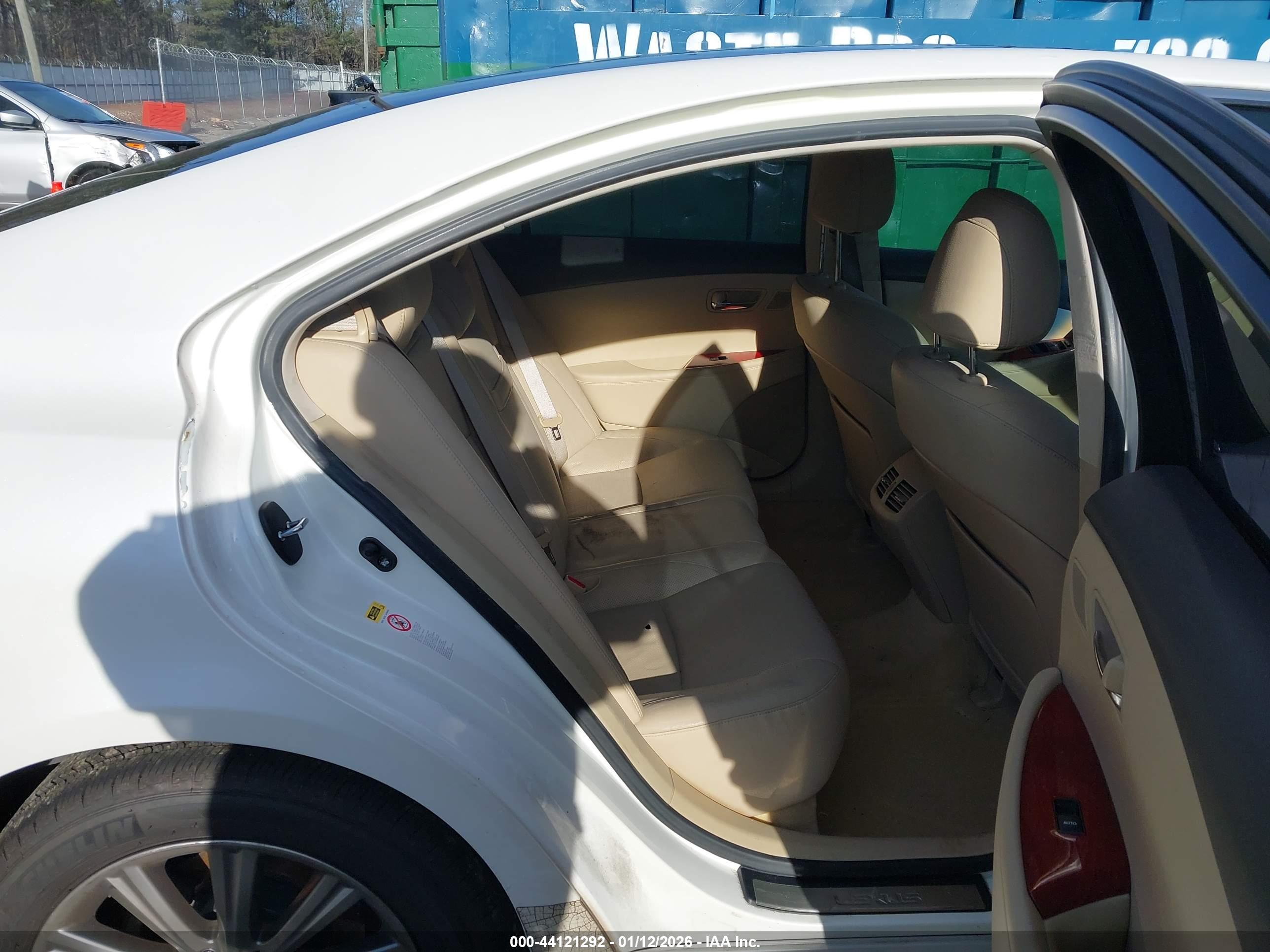 LEXUS ES image 8