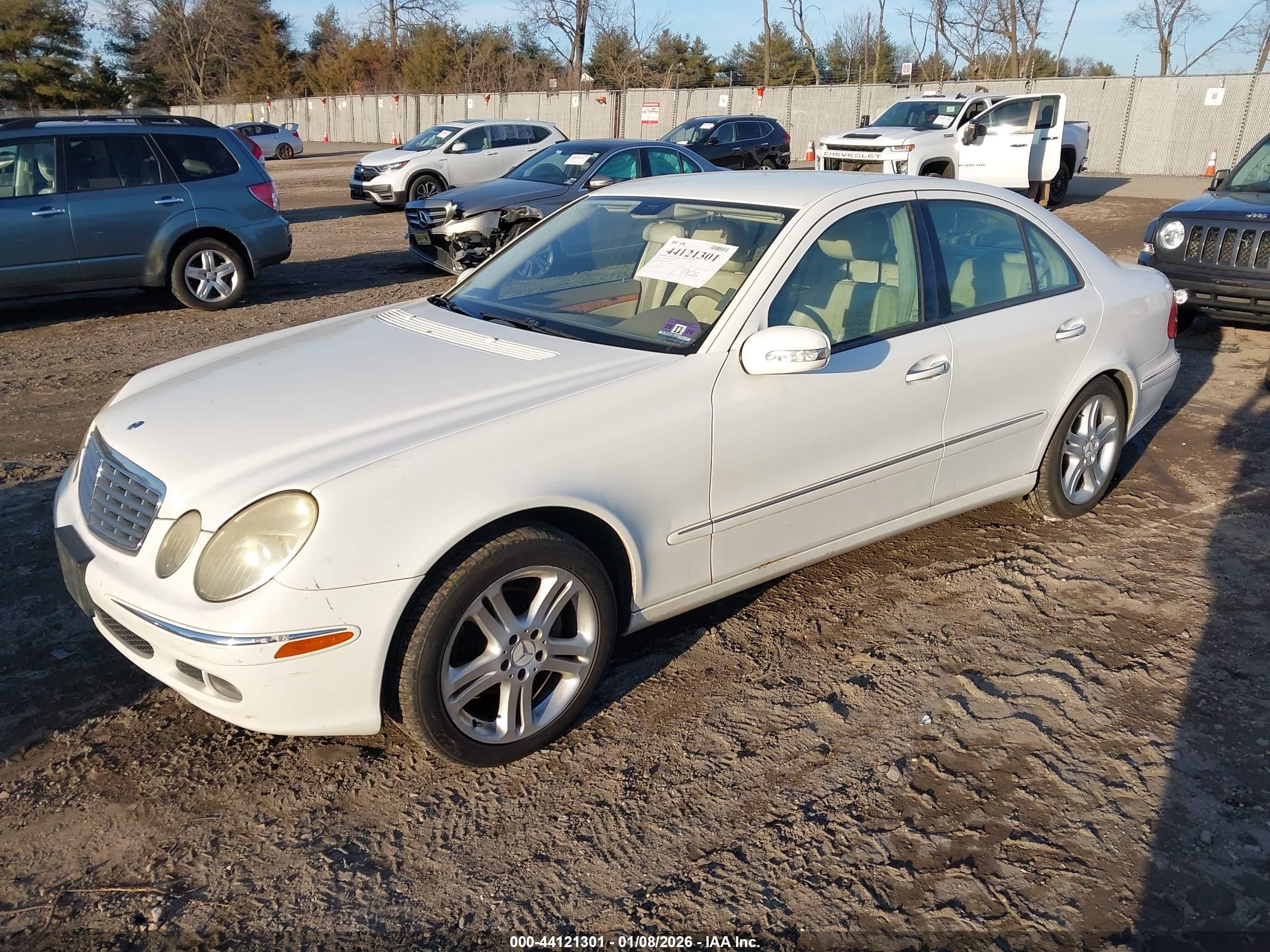 MERCEDES-BENZ E image 2