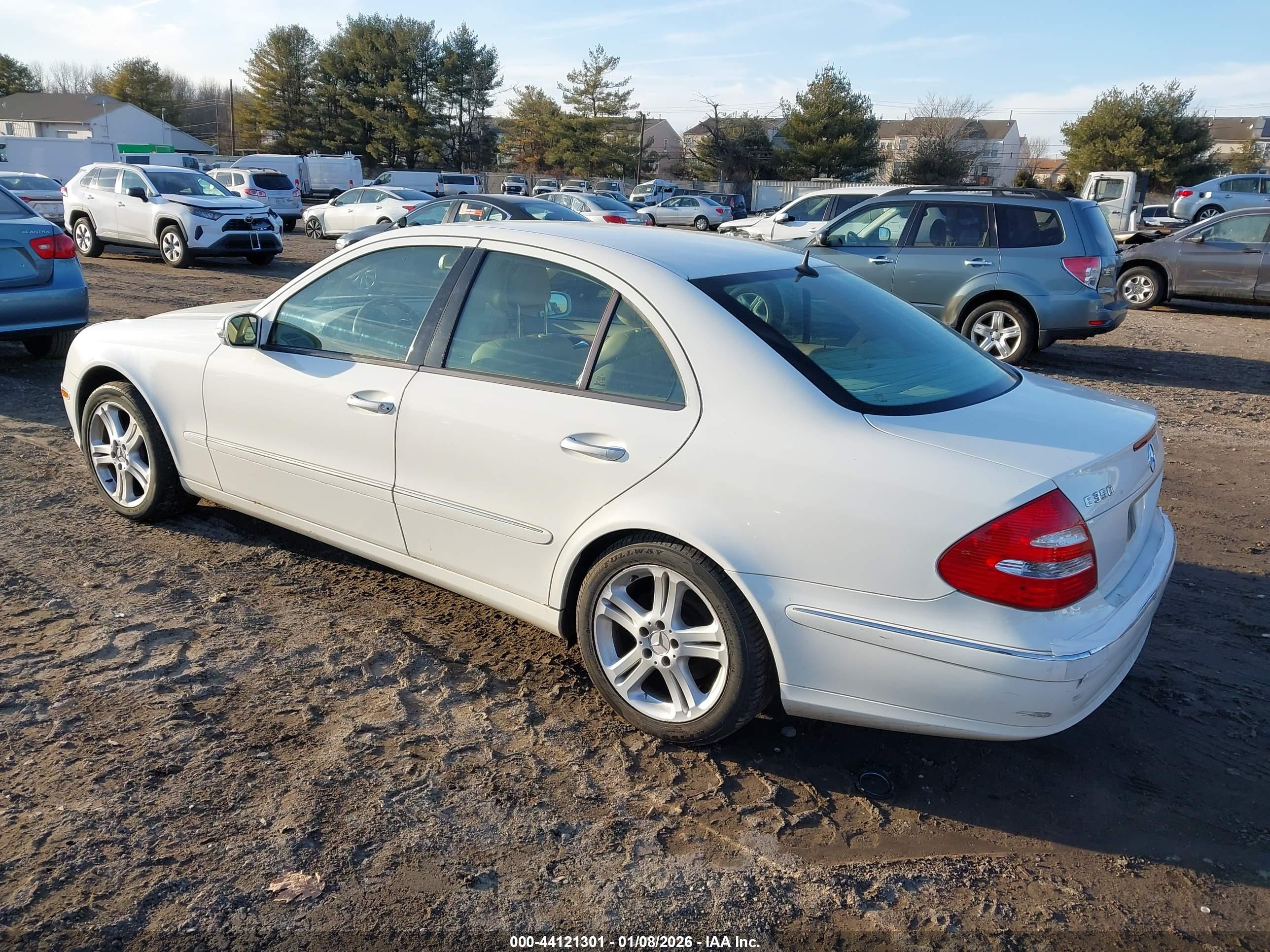 MERCEDES-BENZ E image 3
