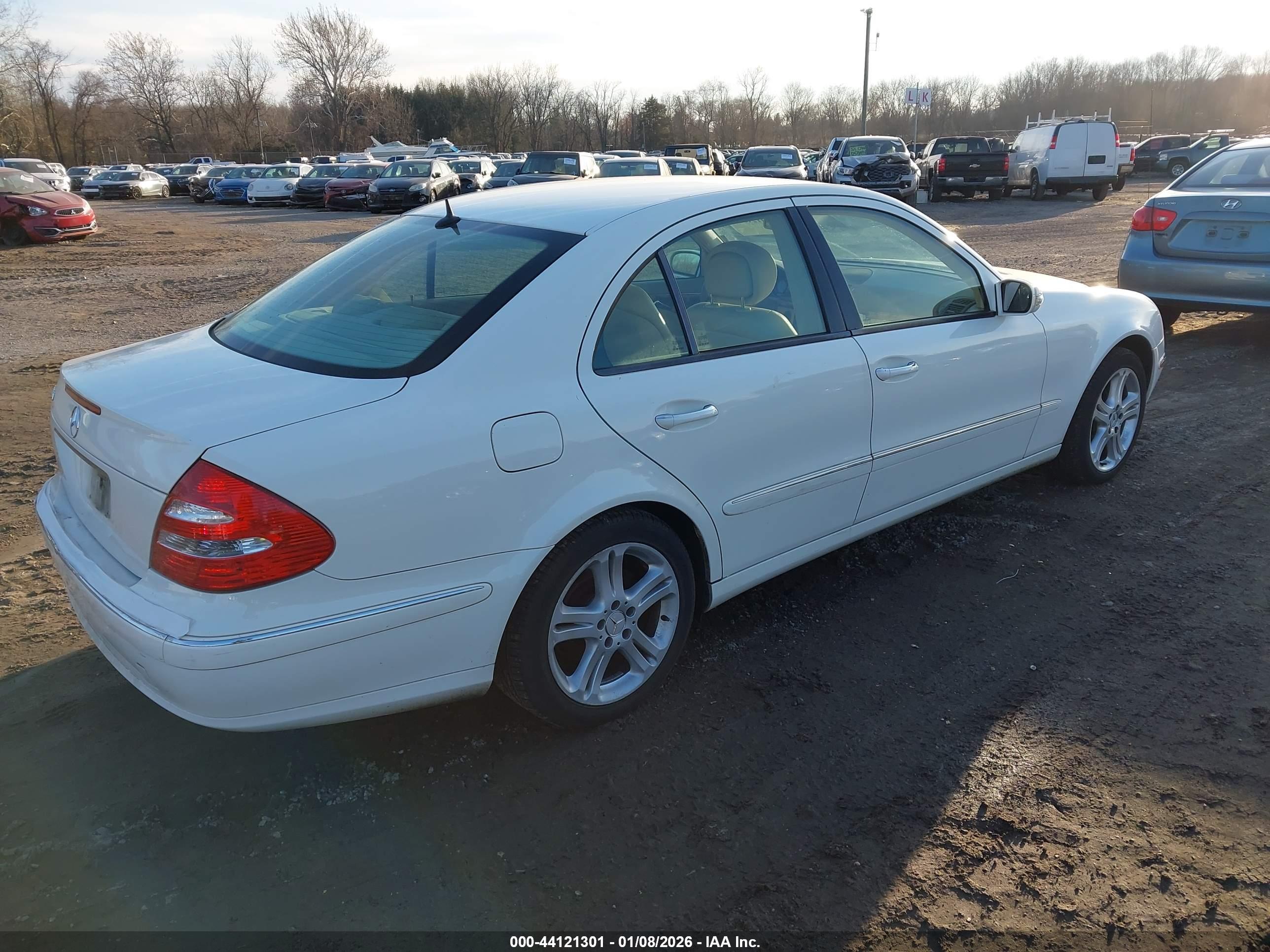 MERCEDES-BENZ E image 4