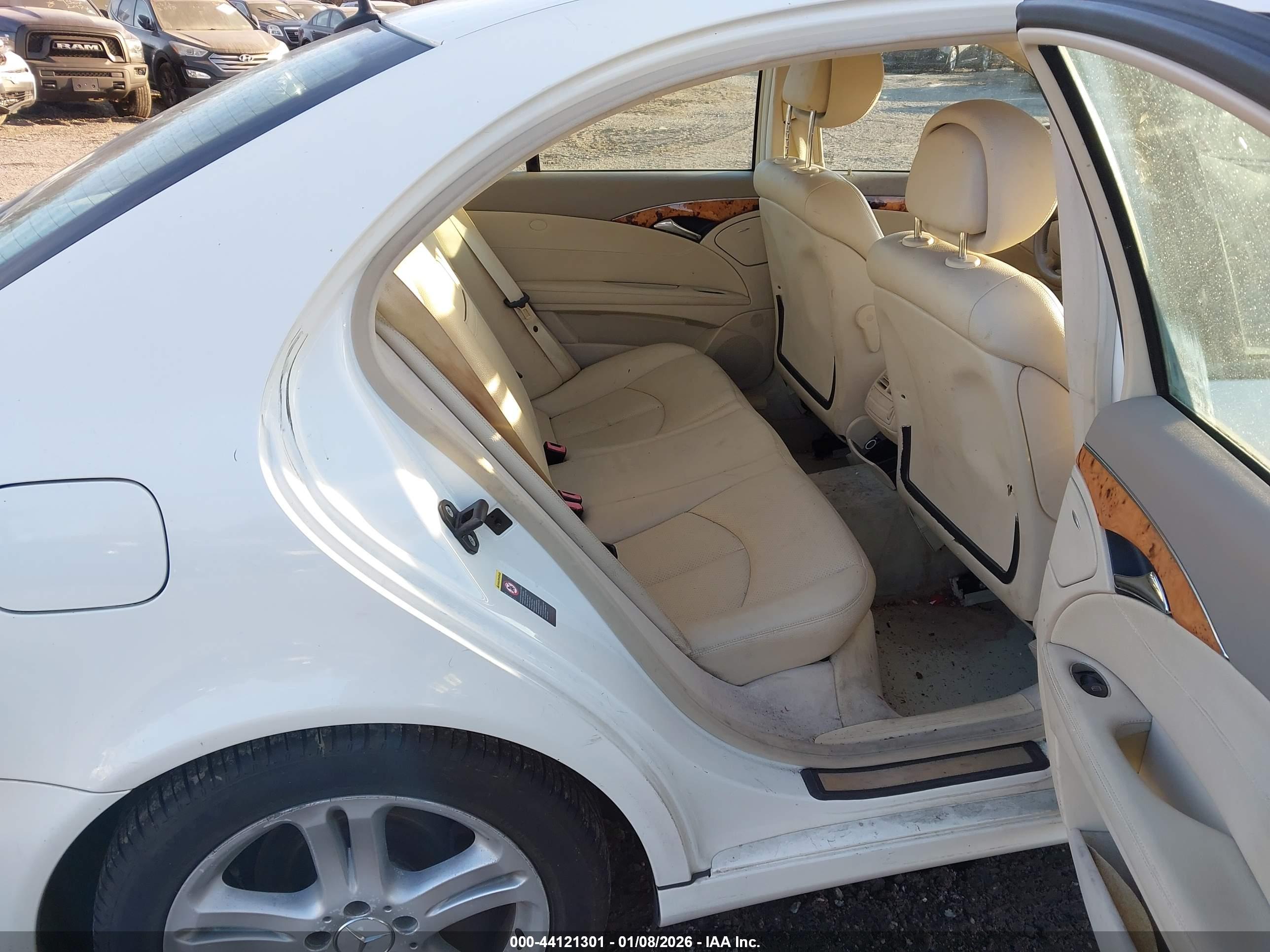 MERCEDES-BENZ E image 8