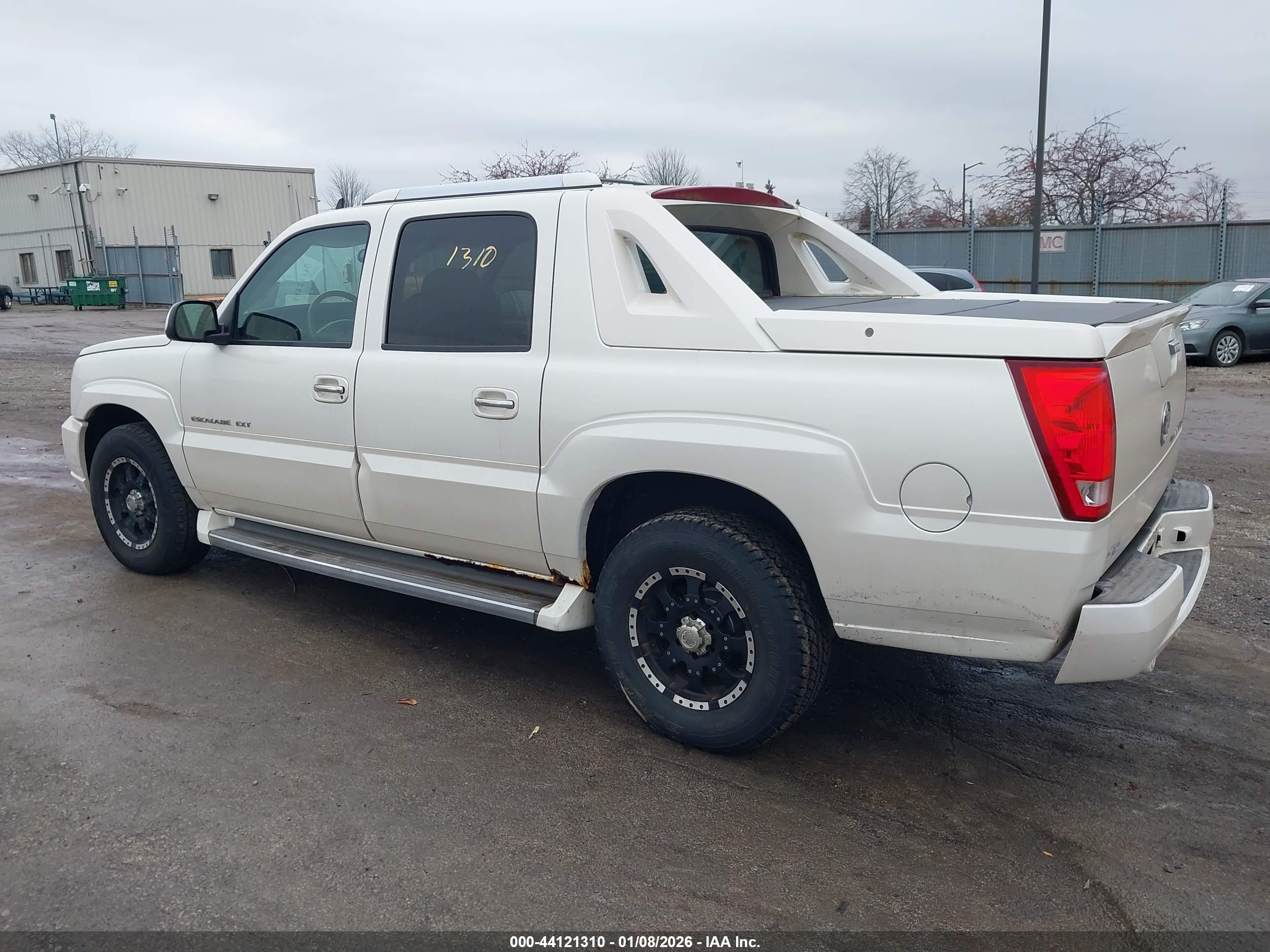 CADILLAC ESCALADE image 3
