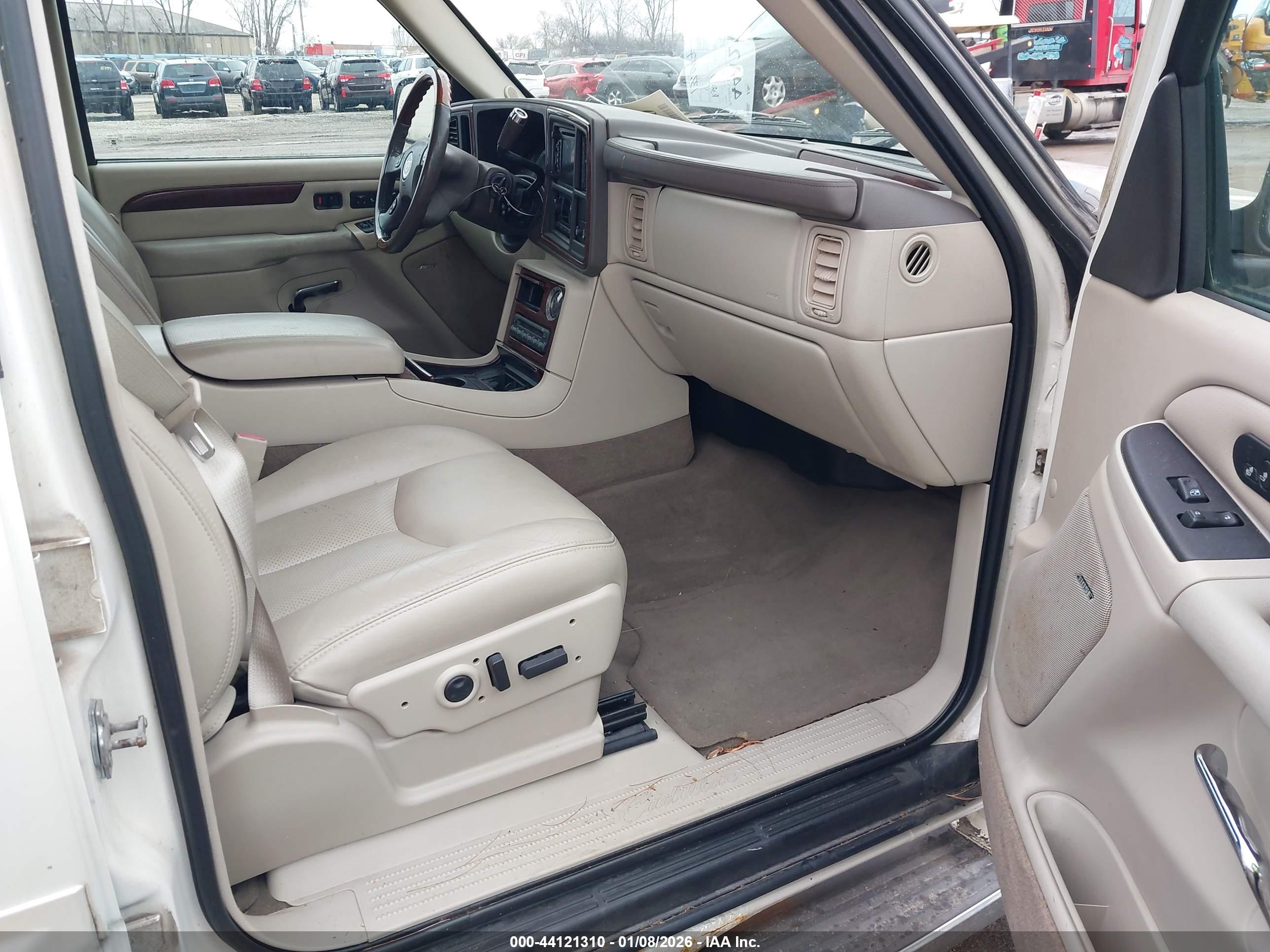 CADILLAC ESCALADE image 5