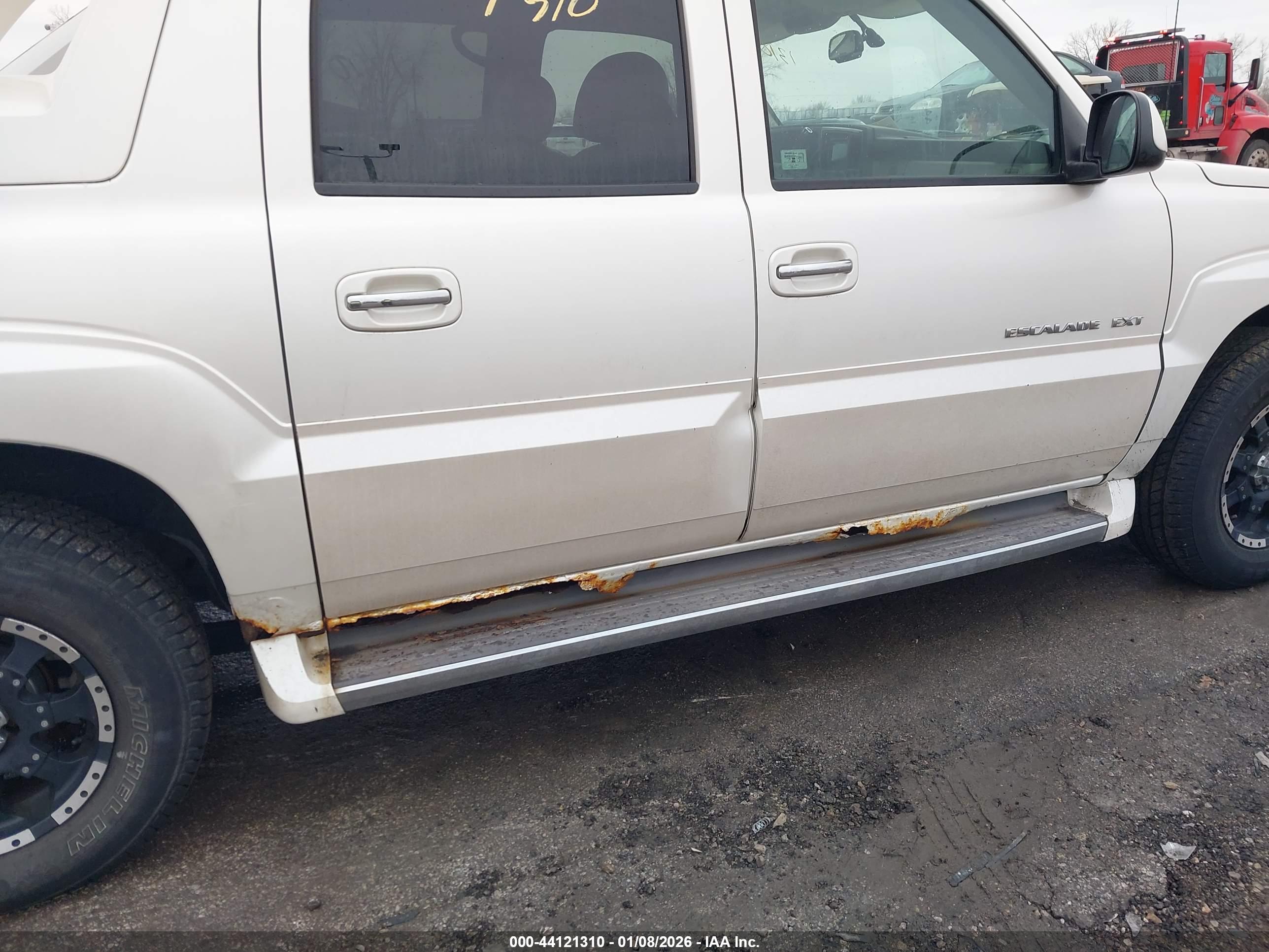 CADILLAC ESCALADE image 6