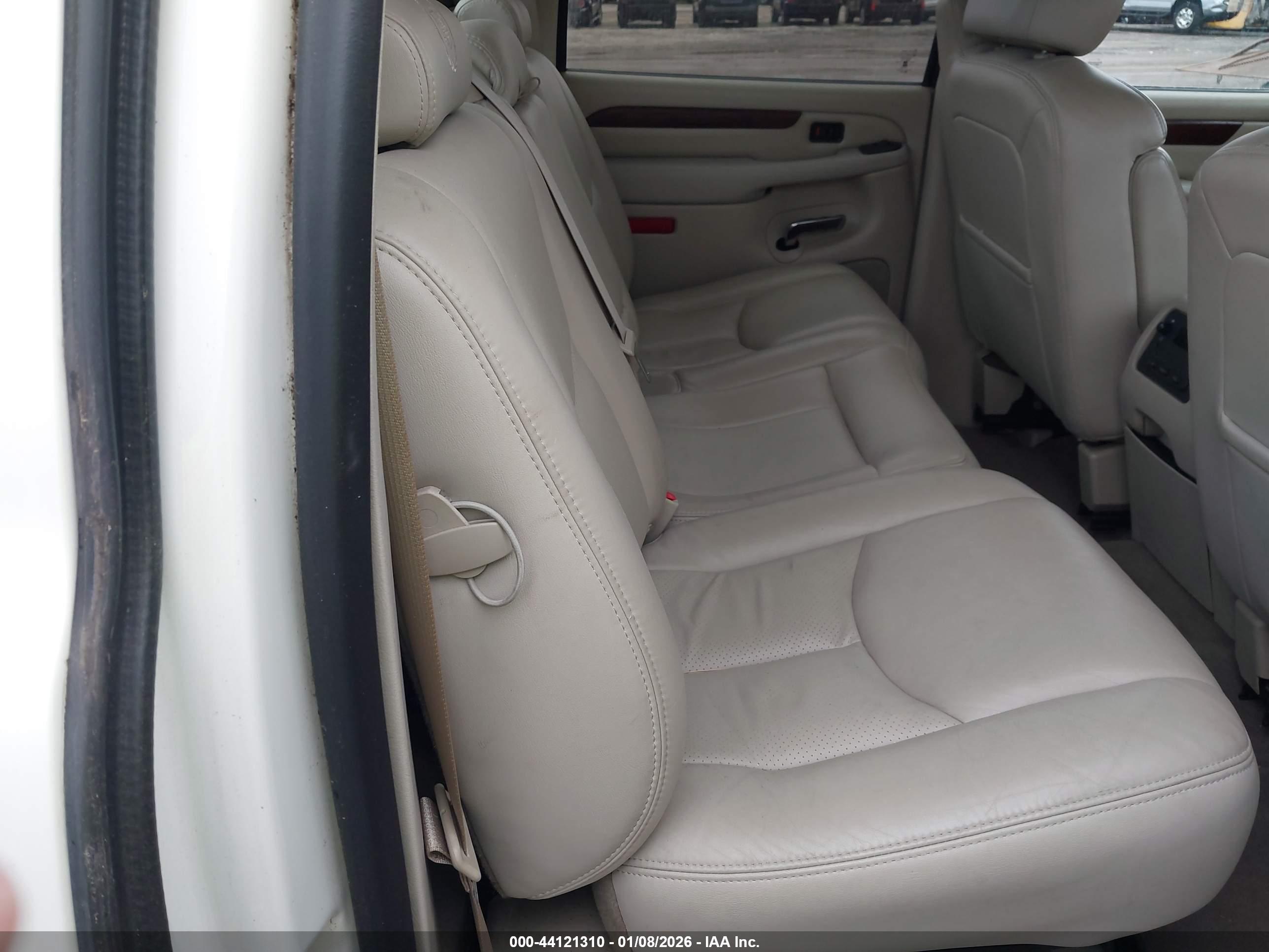 CADILLAC ESCALADE image 8