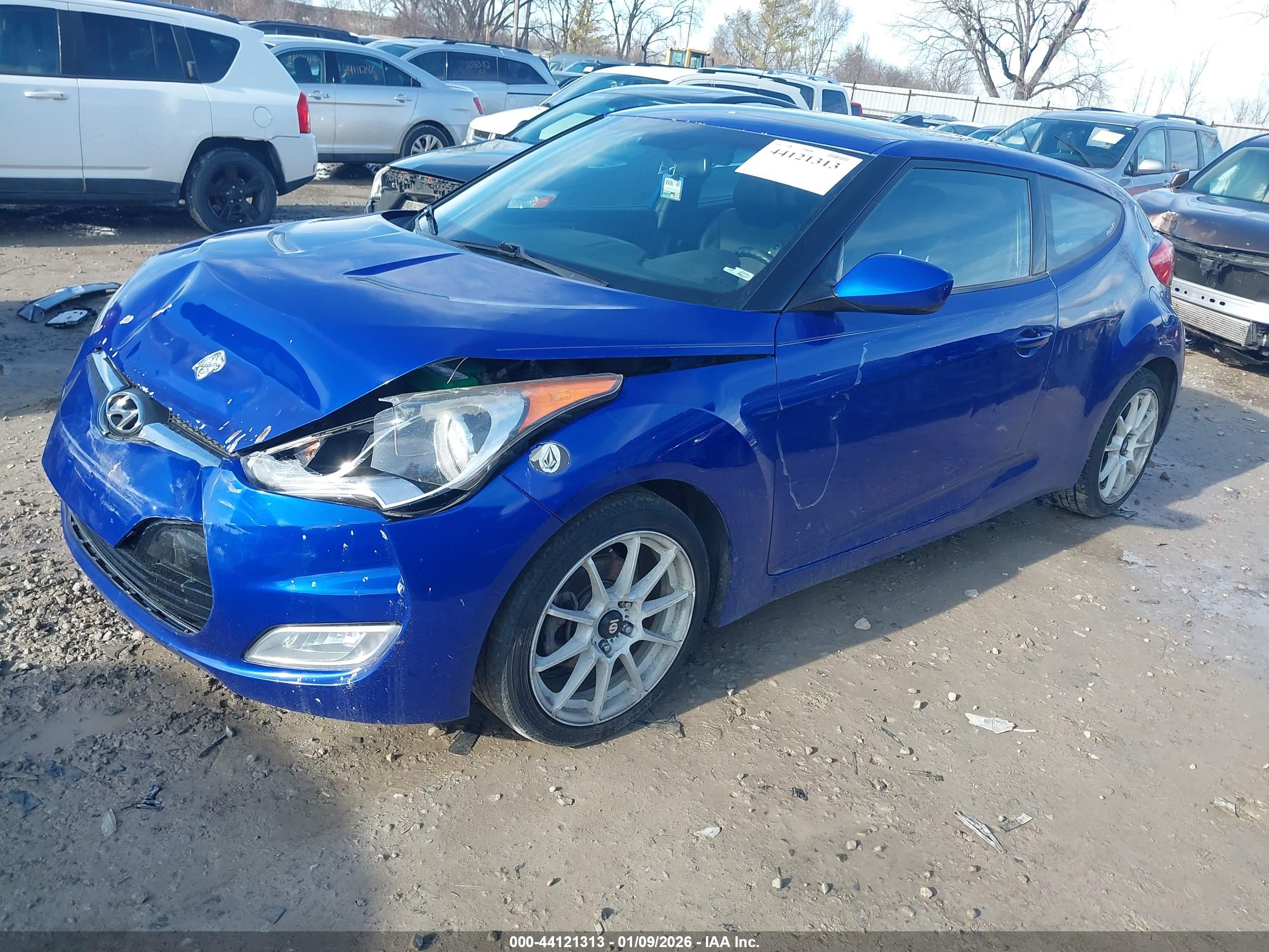 HYUNDAI VELOSTER image 2