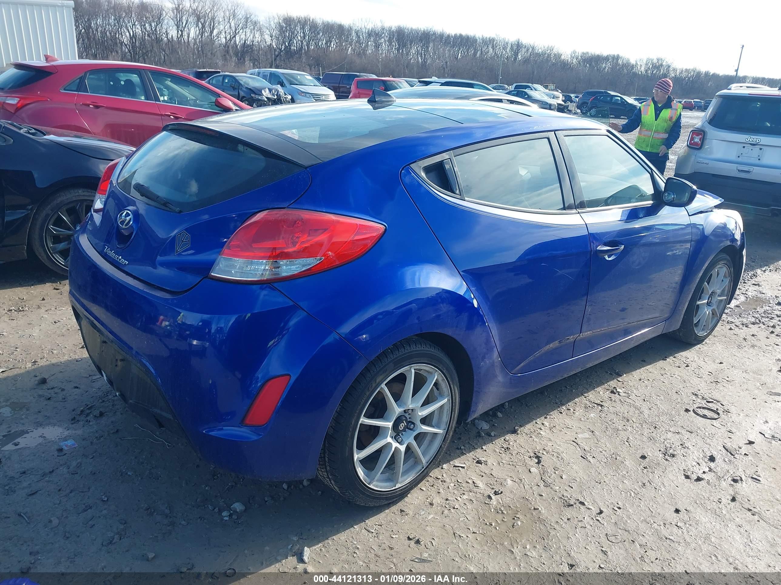 HYUNDAI VELOSTER image 4