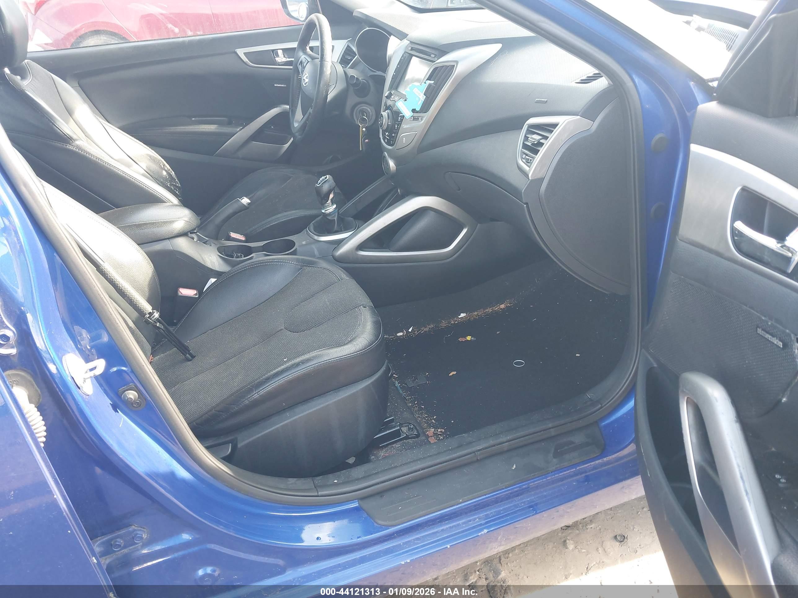 HYUNDAI VELOSTER image 5