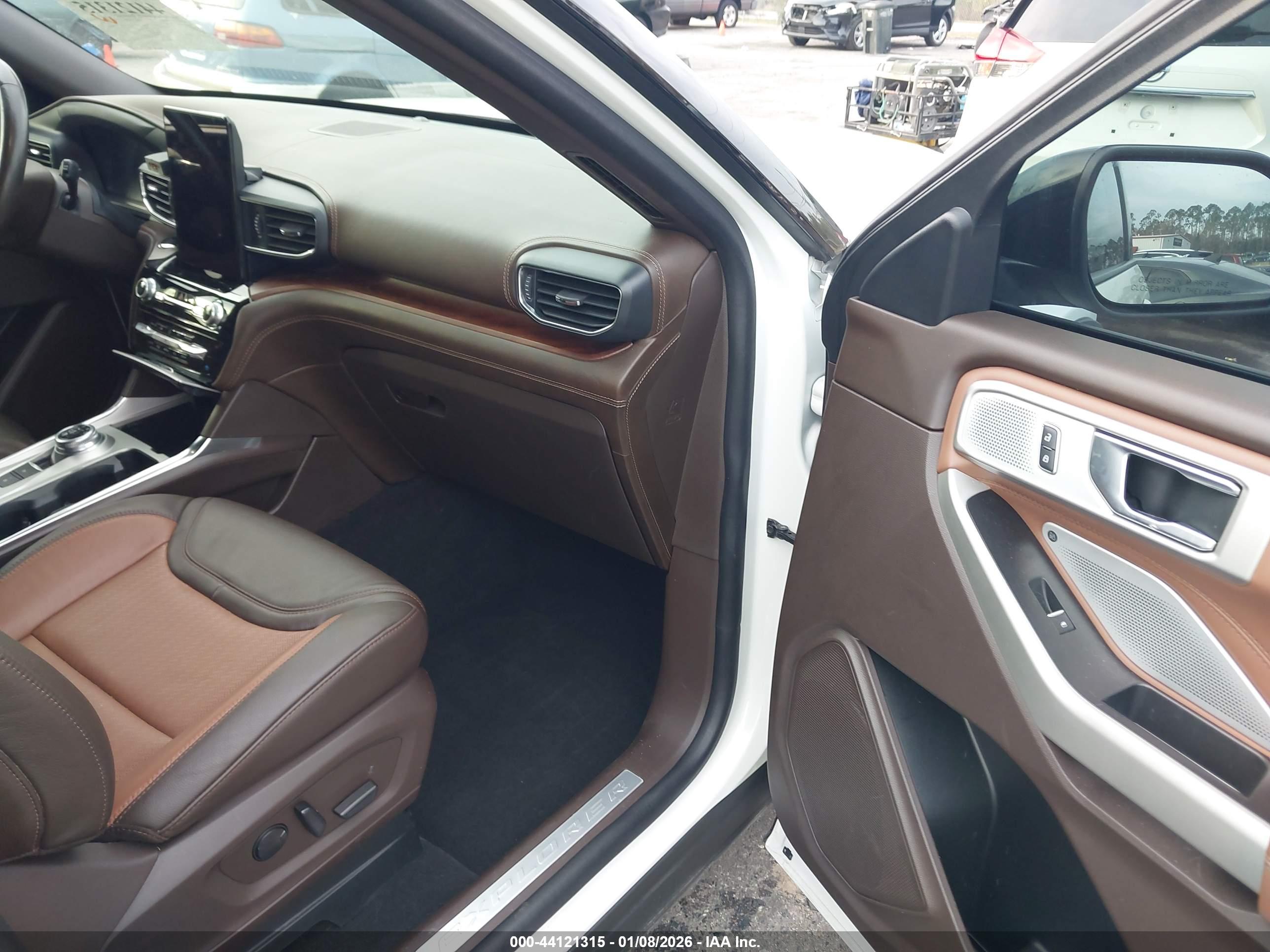 FORD EXPLORER image 5