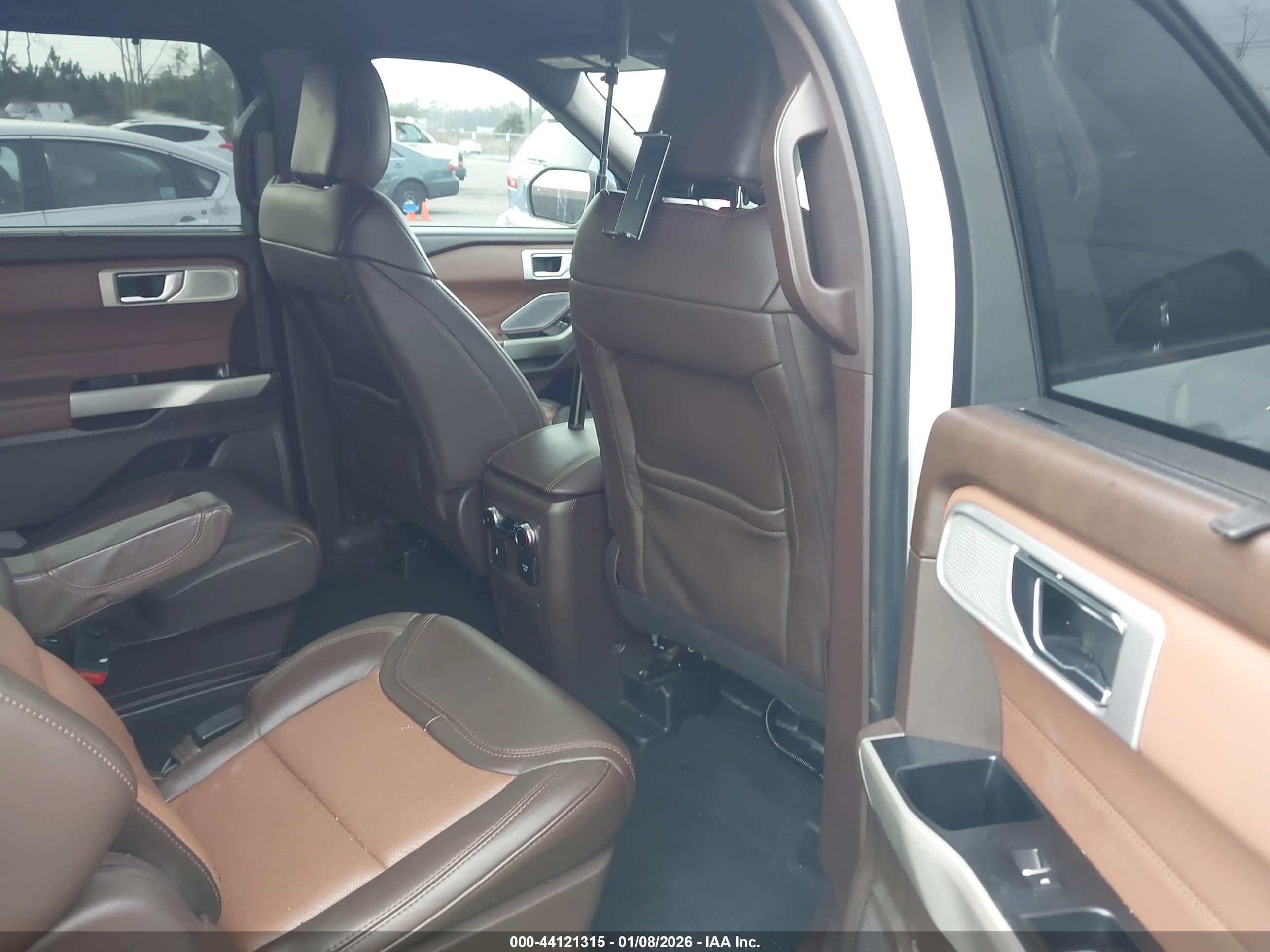 FORD EXPLORER image 8
