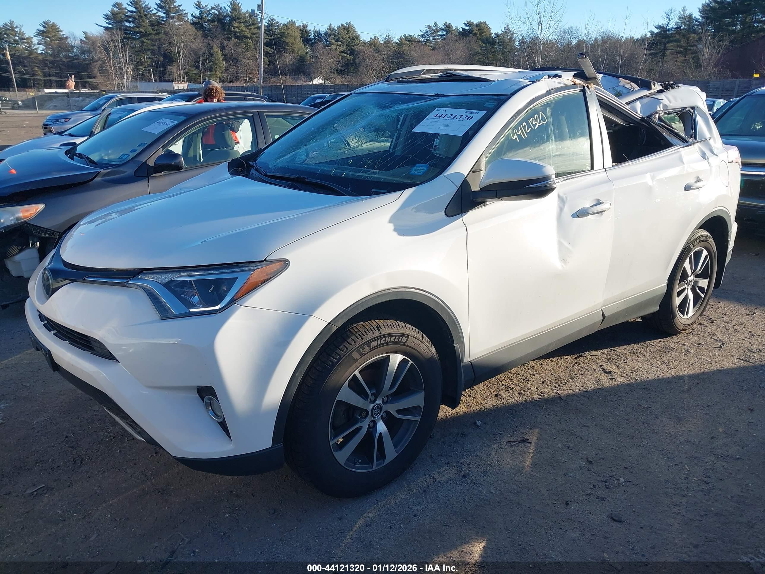 TOYOTA RAV4 image 2