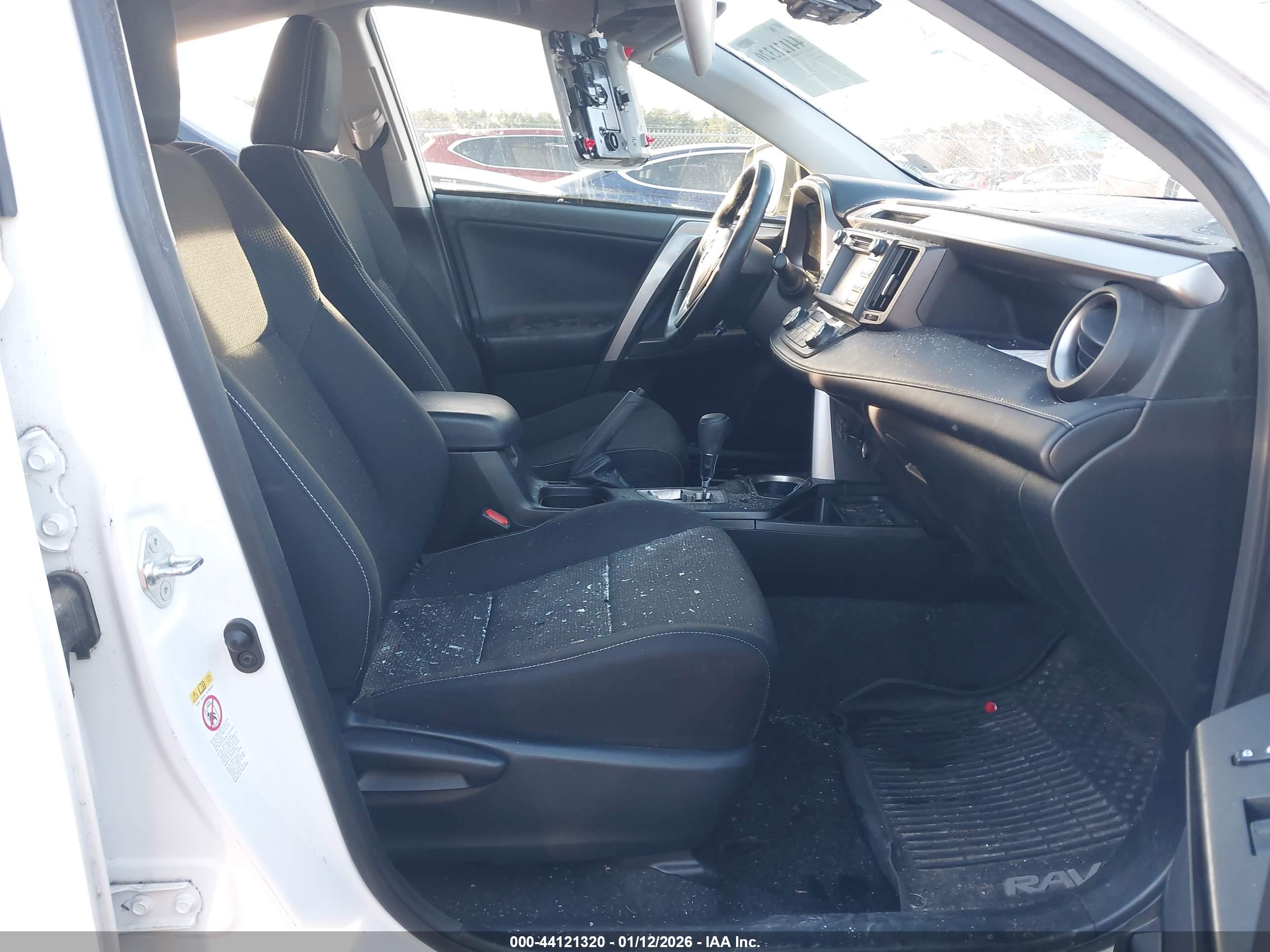 TOYOTA RAV4 image 5