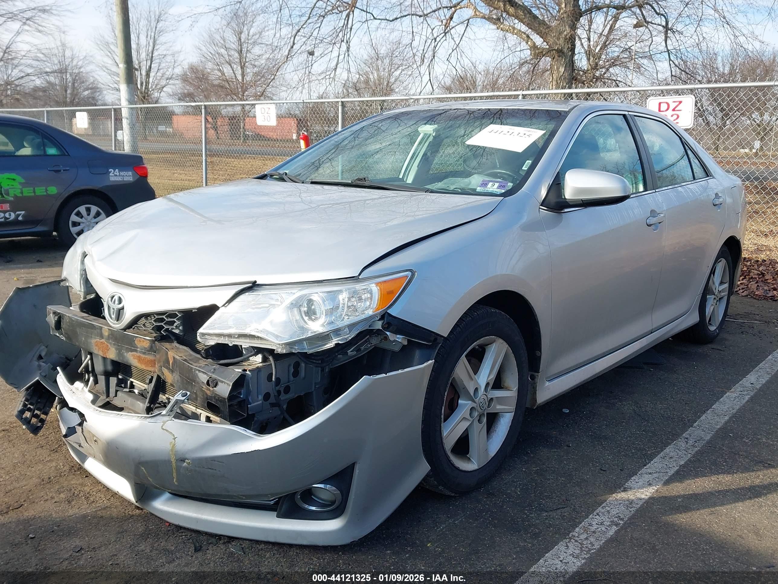 TOYOTA CAMRY image 2