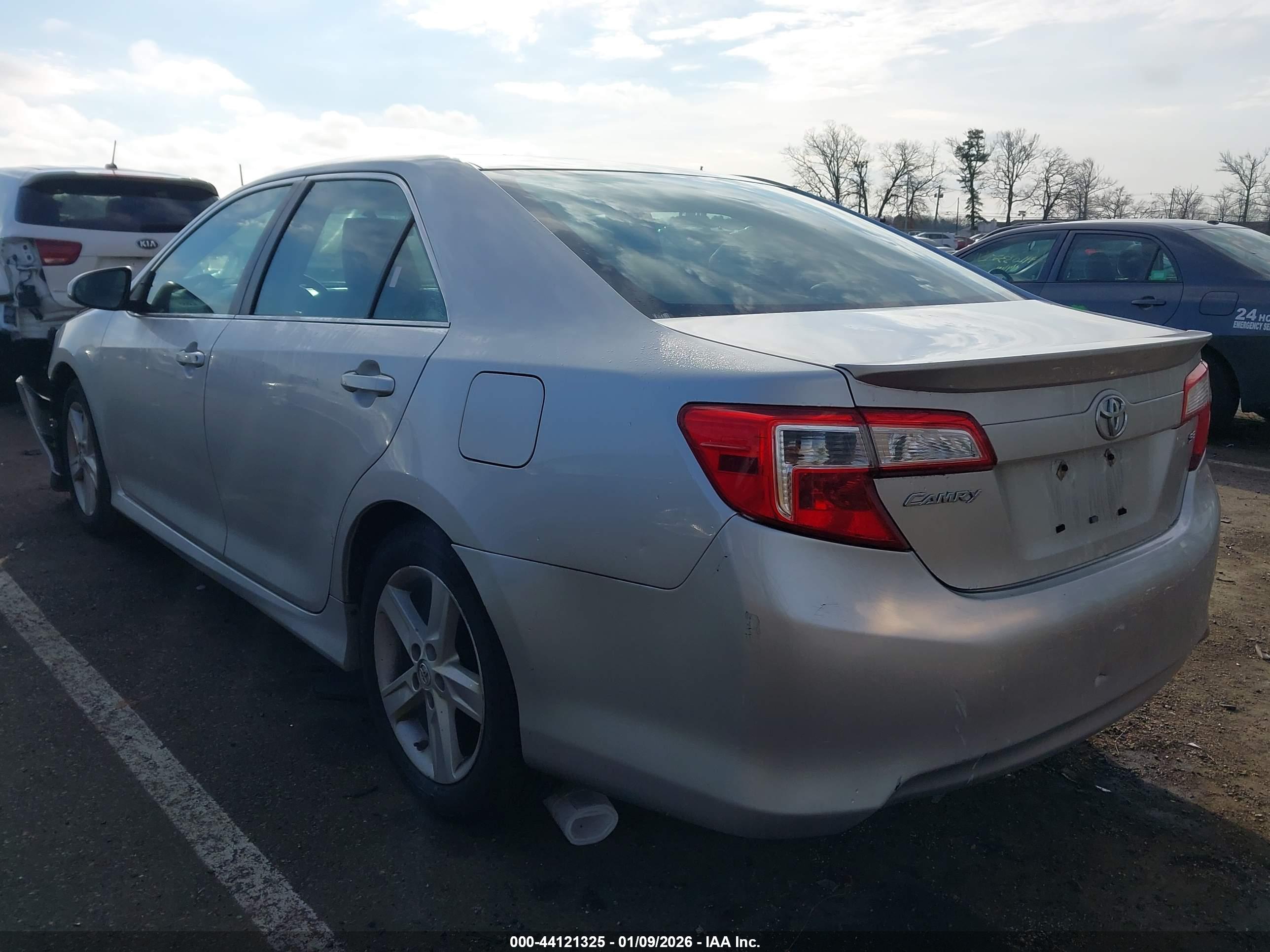 TOYOTA CAMRY image 3