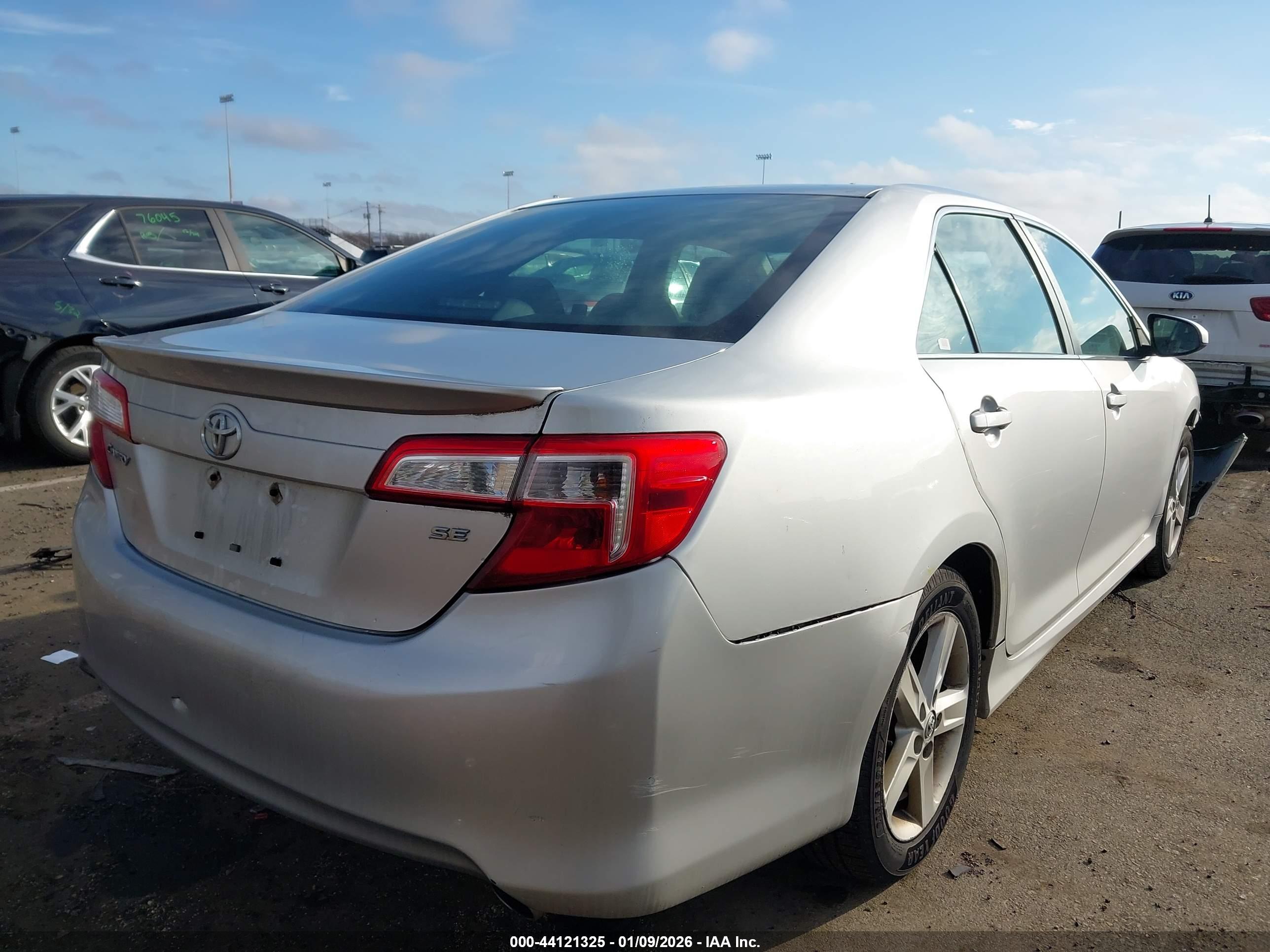 TOYOTA CAMRY image 4