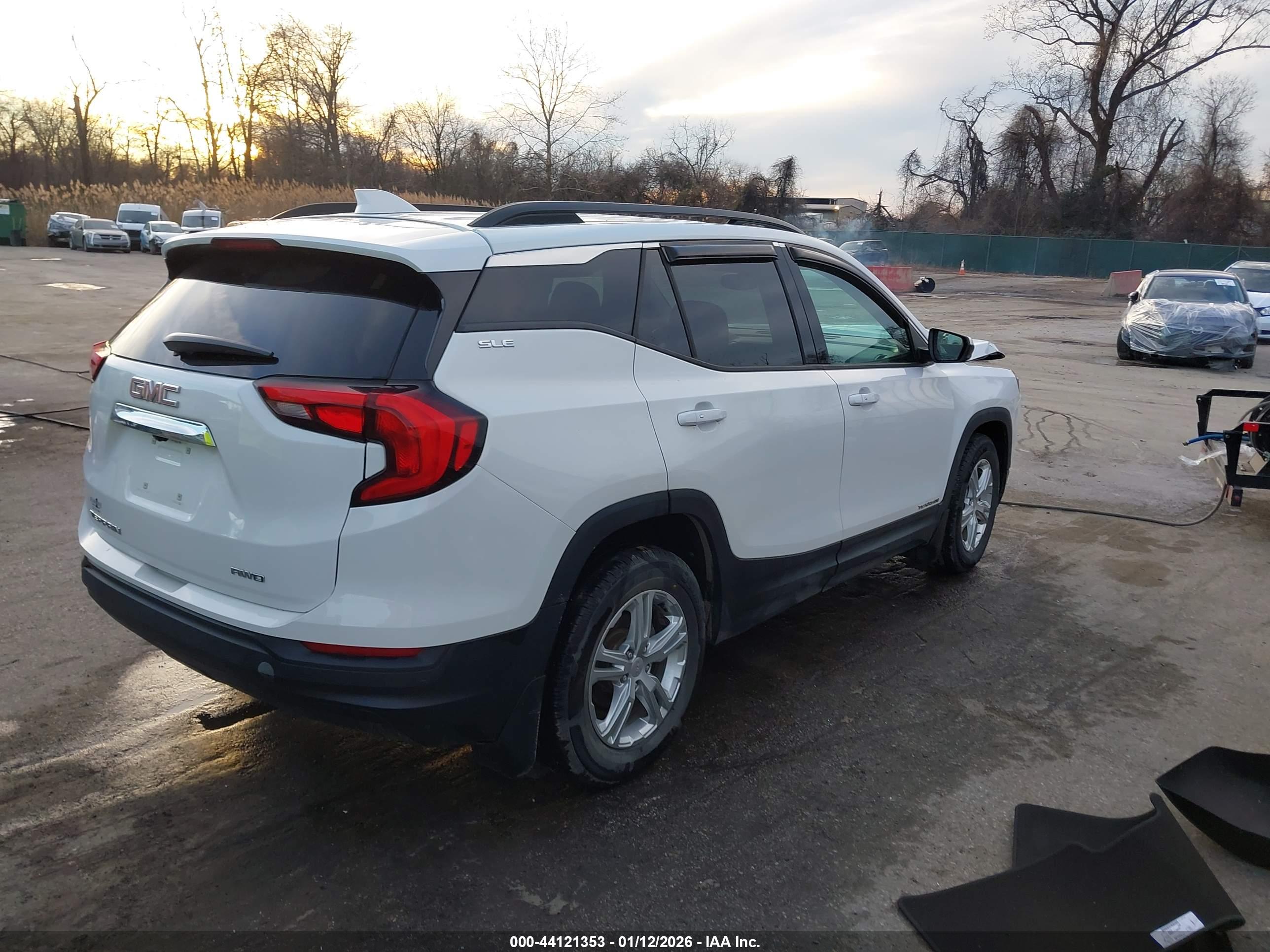 GMC TERRAIN image 4