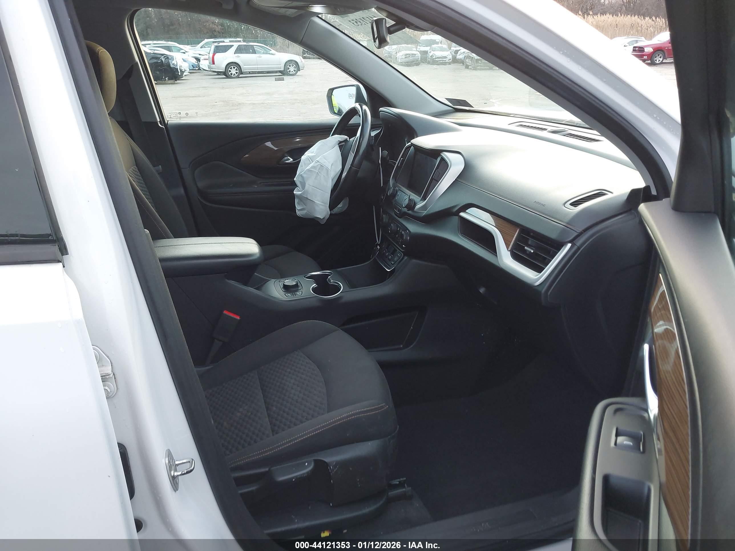 GMC TERRAIN image 5