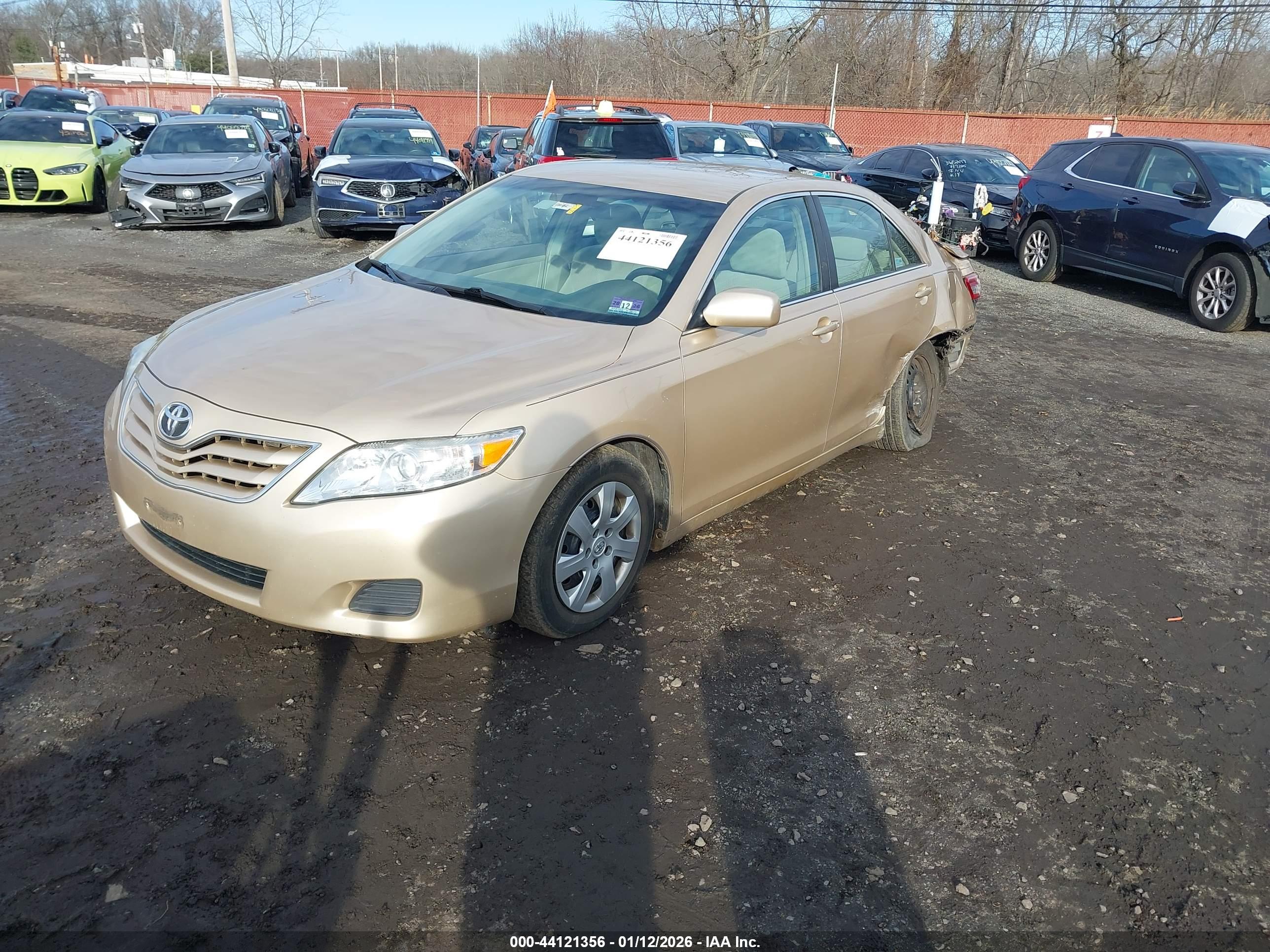 TOYOTA CAMRY image 2