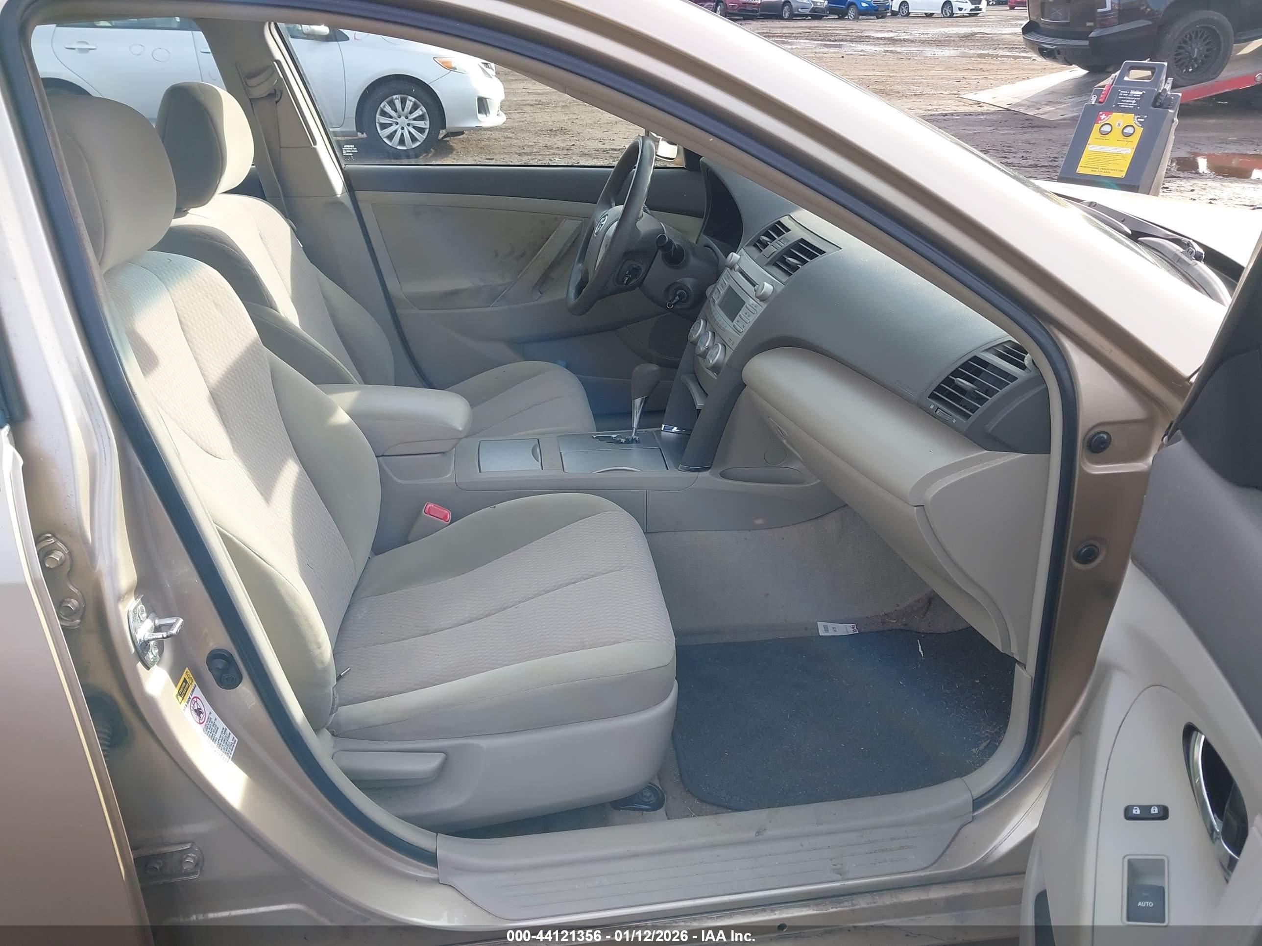 TOYOTA CAMRY image 5