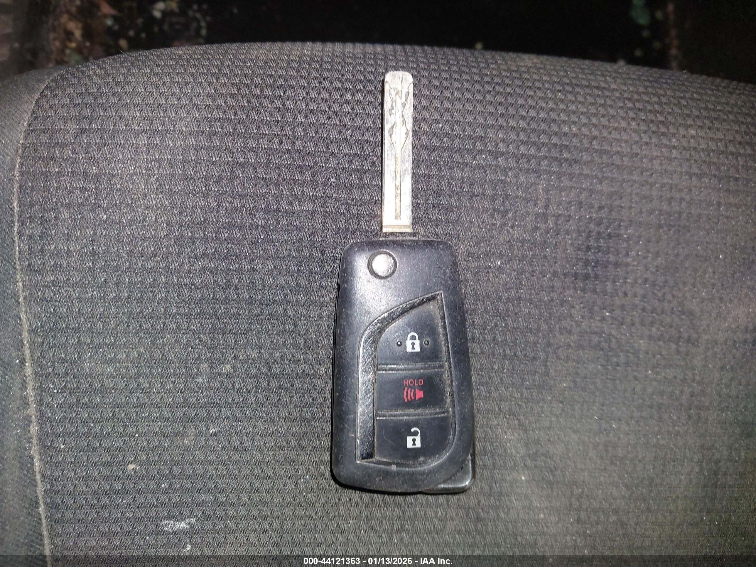 TOYOTA RAV4 image 11