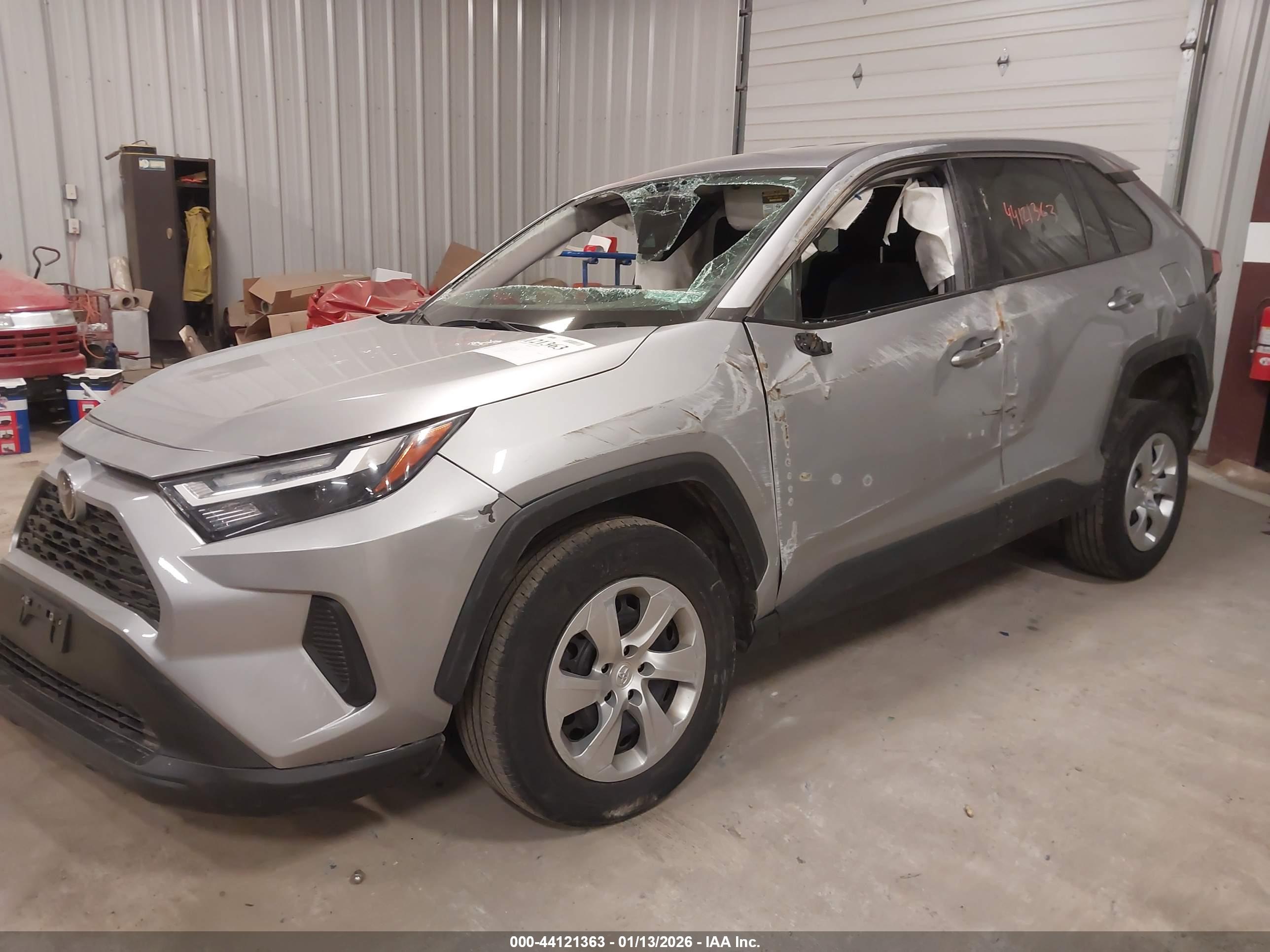 TOYOTA RAV4 image 2