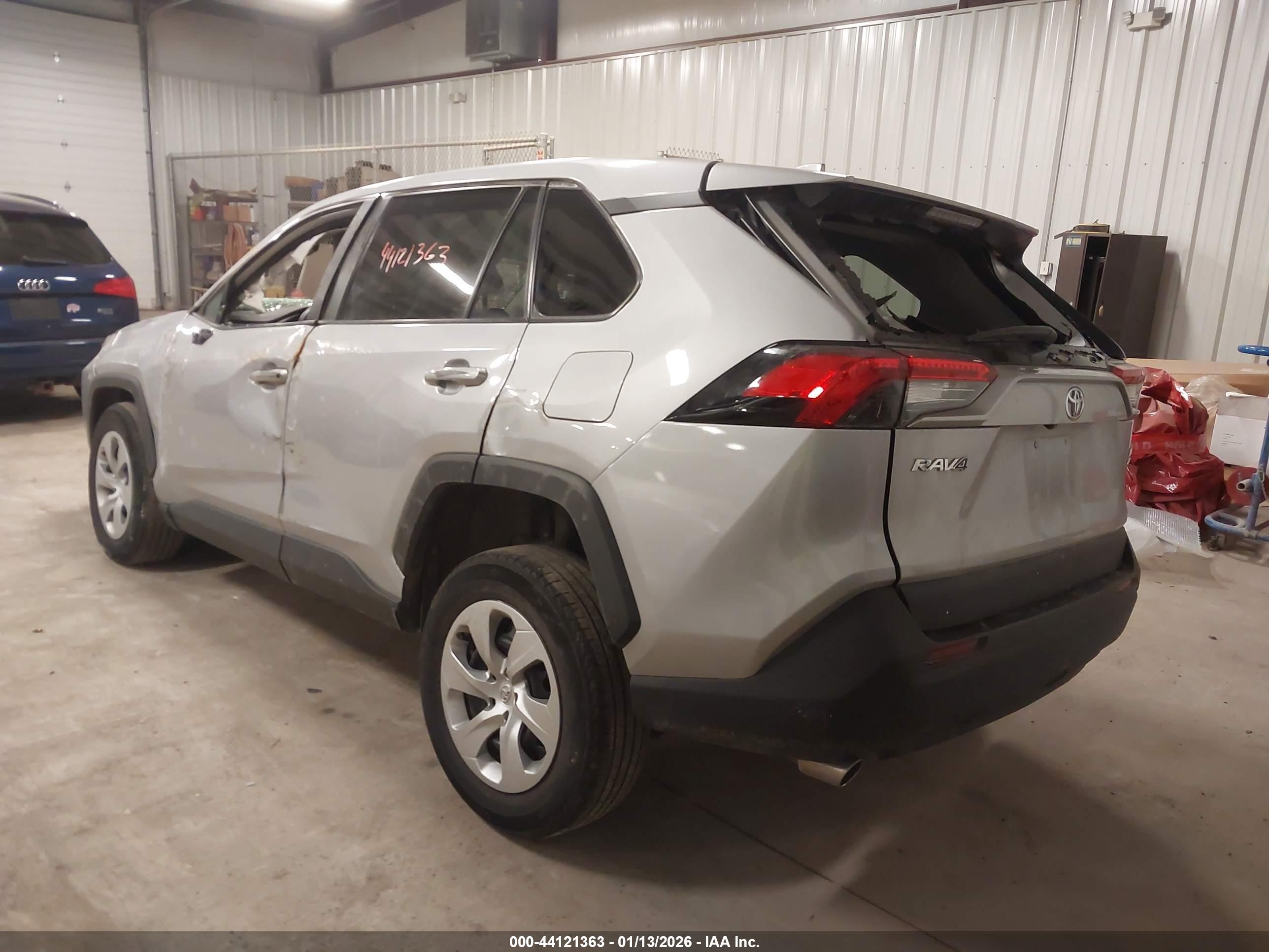 TOYOTA RAV4 image 3