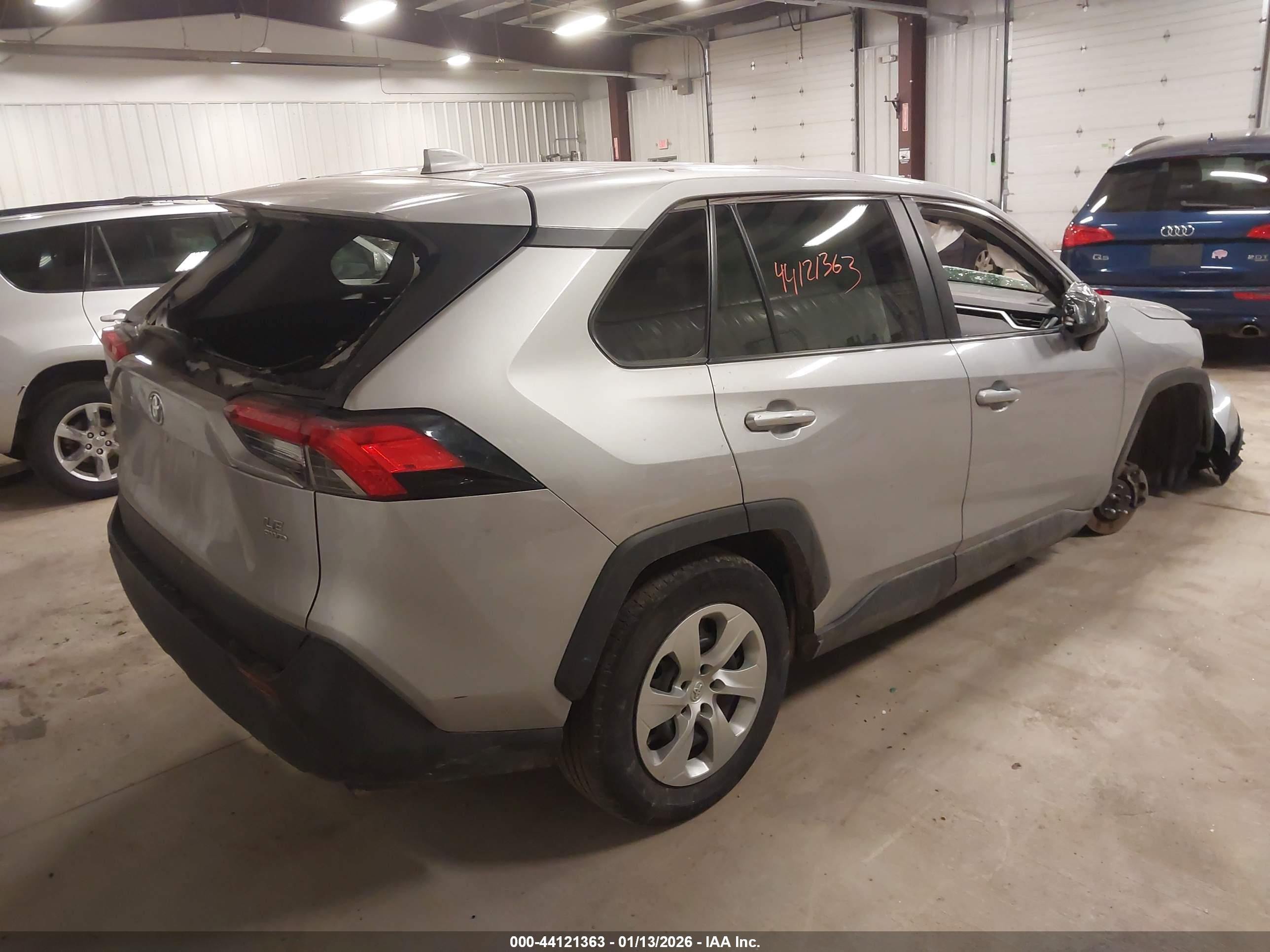 TOYOTA RAV4 image 4