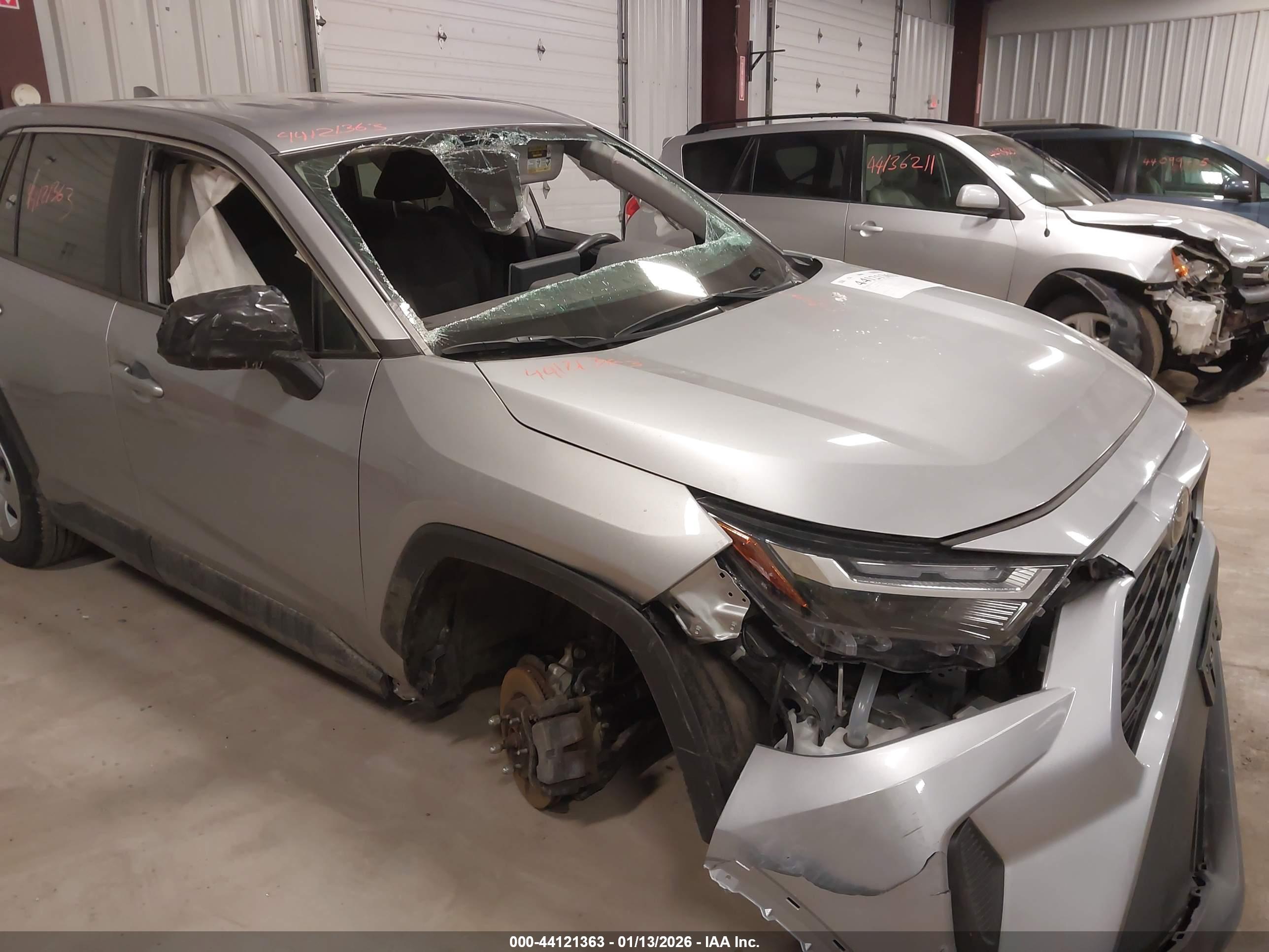 TOYOTA RAV4 image 6
