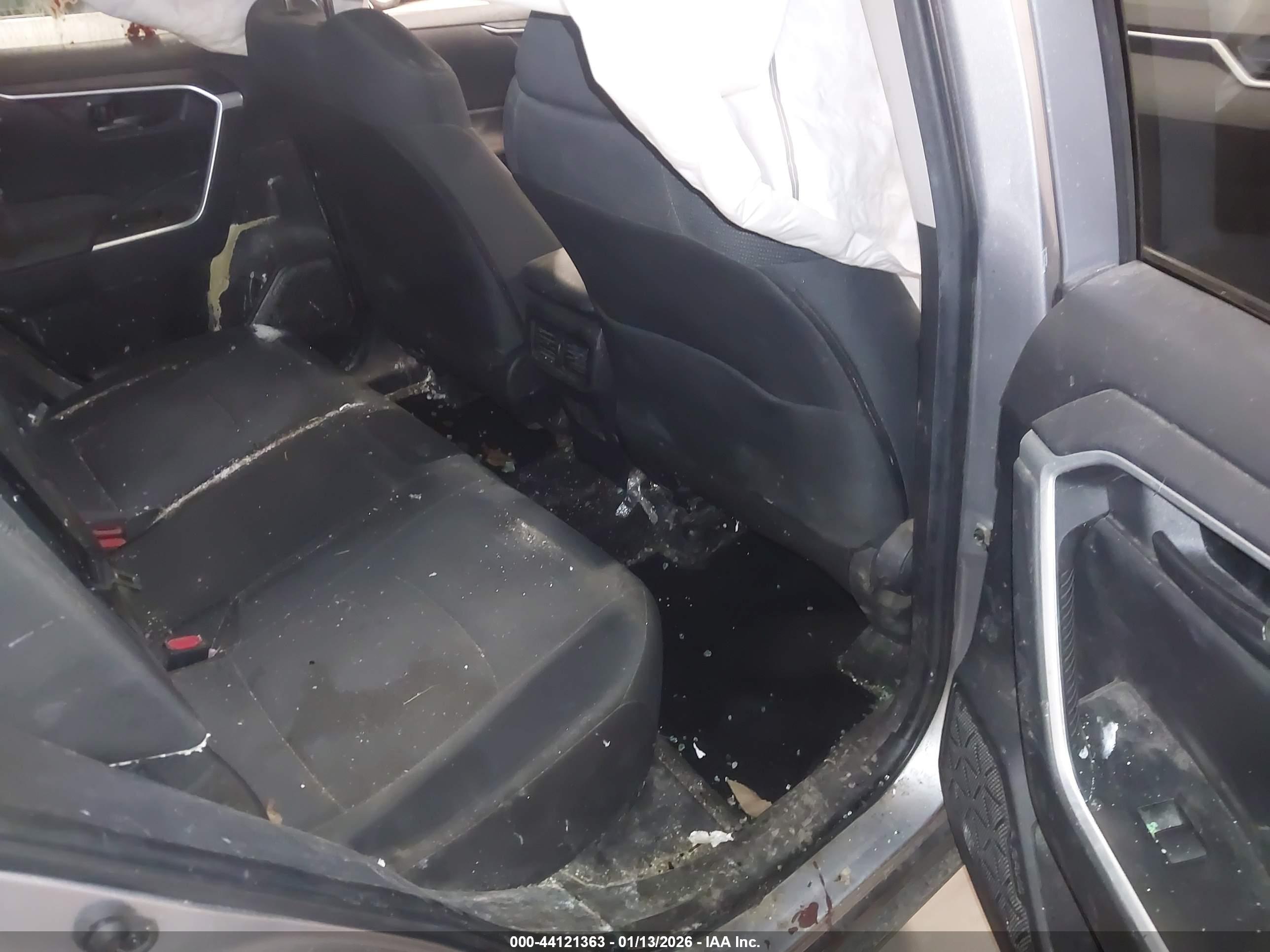TOYOTA RAV4 image 8