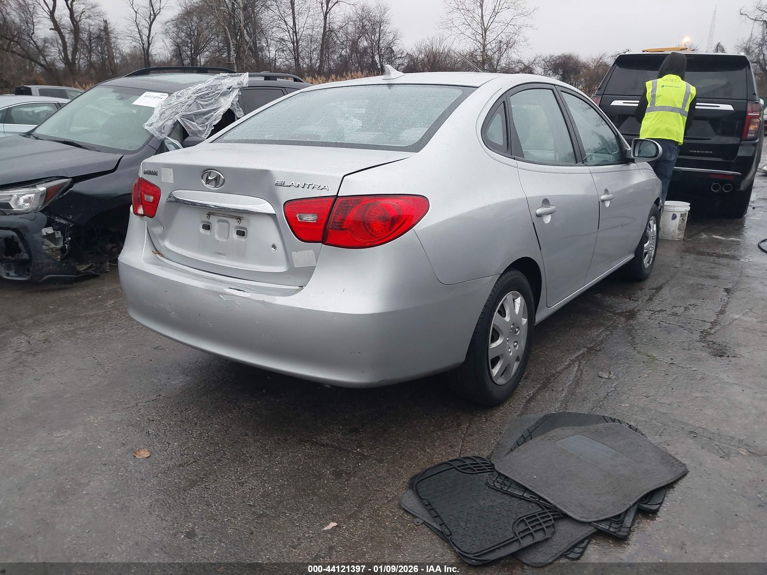 HYUNDAI ELANTRA image 4