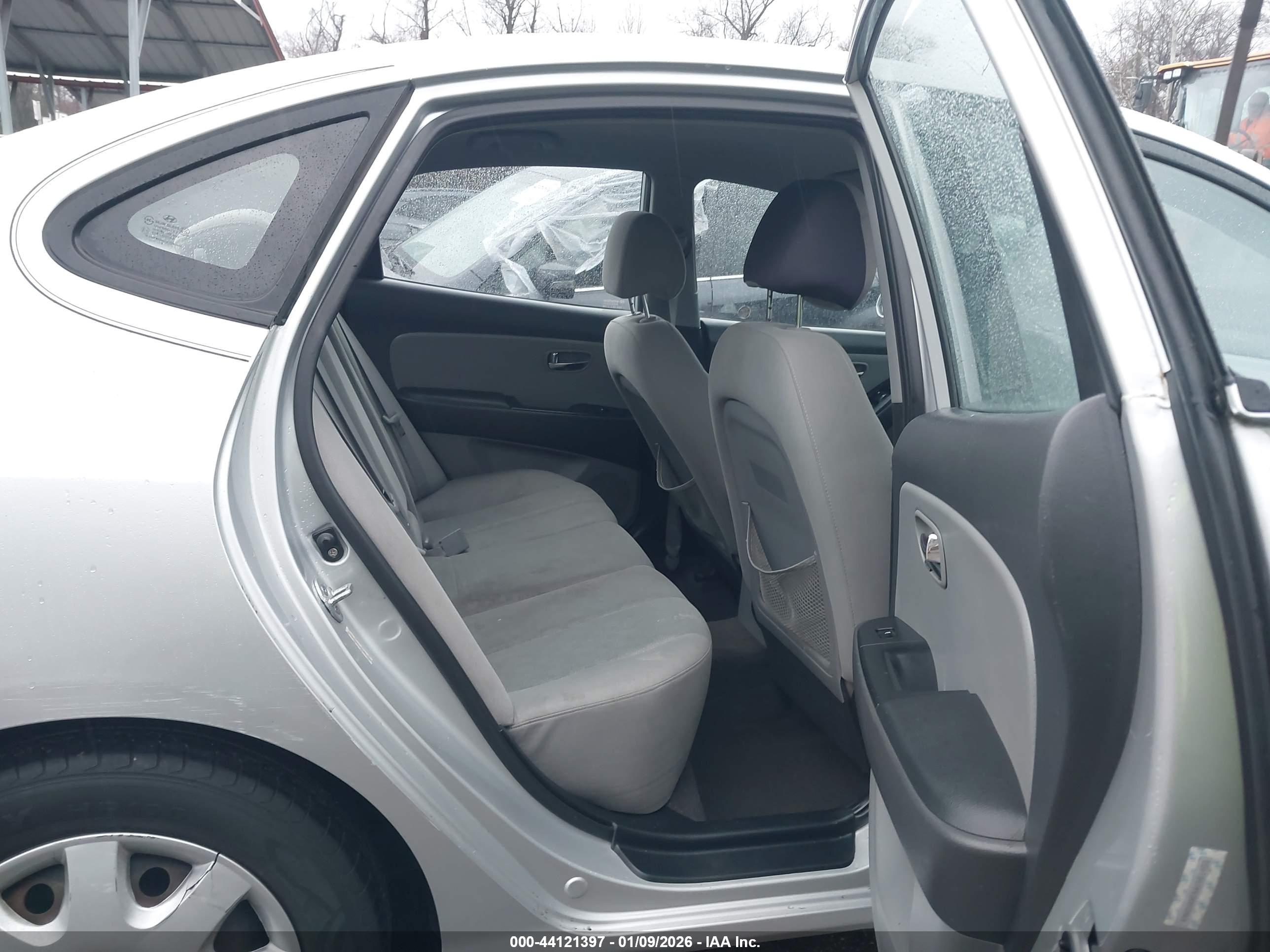 HYUNDAI ELANTRA image 8