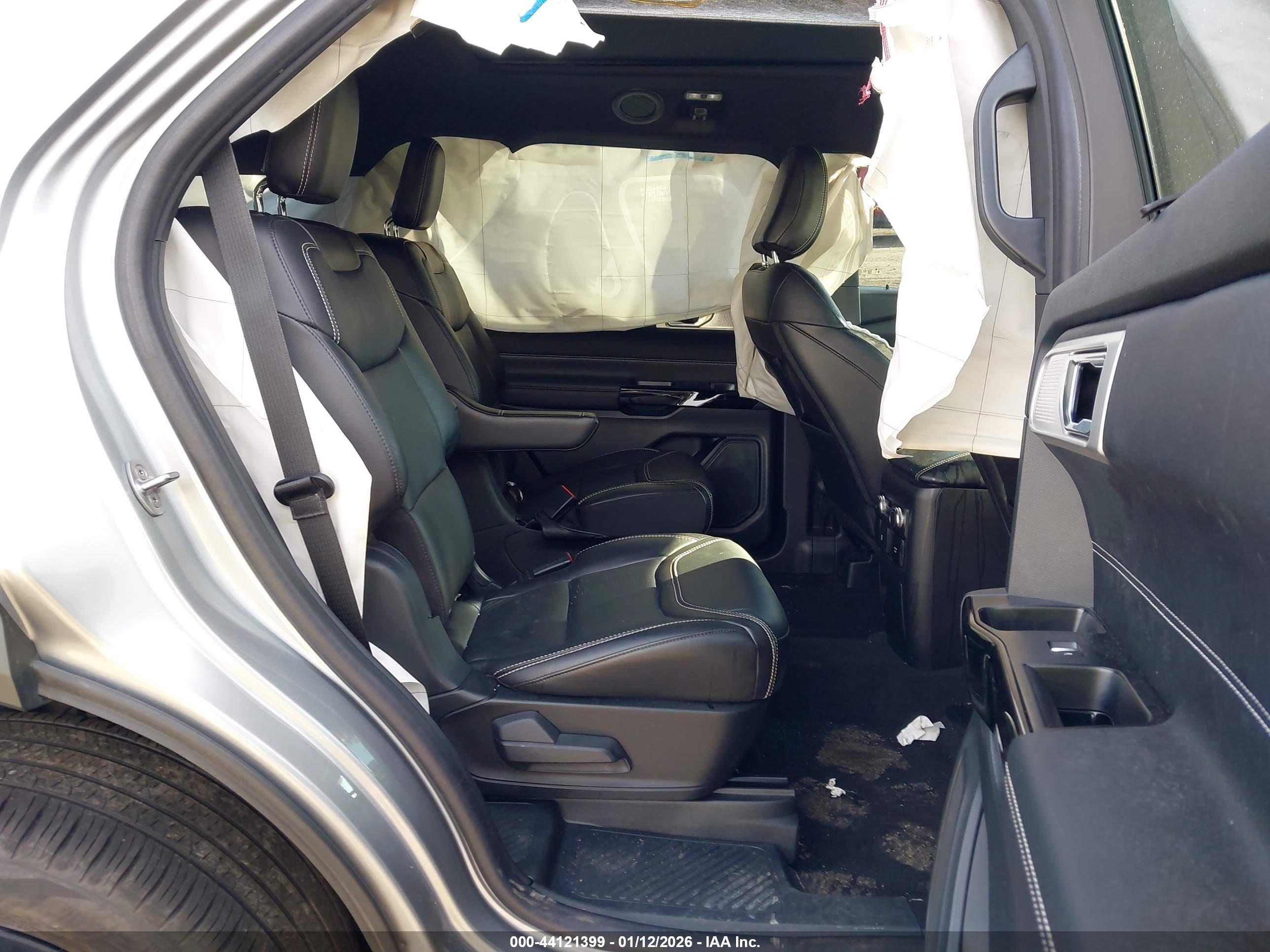 FORD EXPLORER image 8