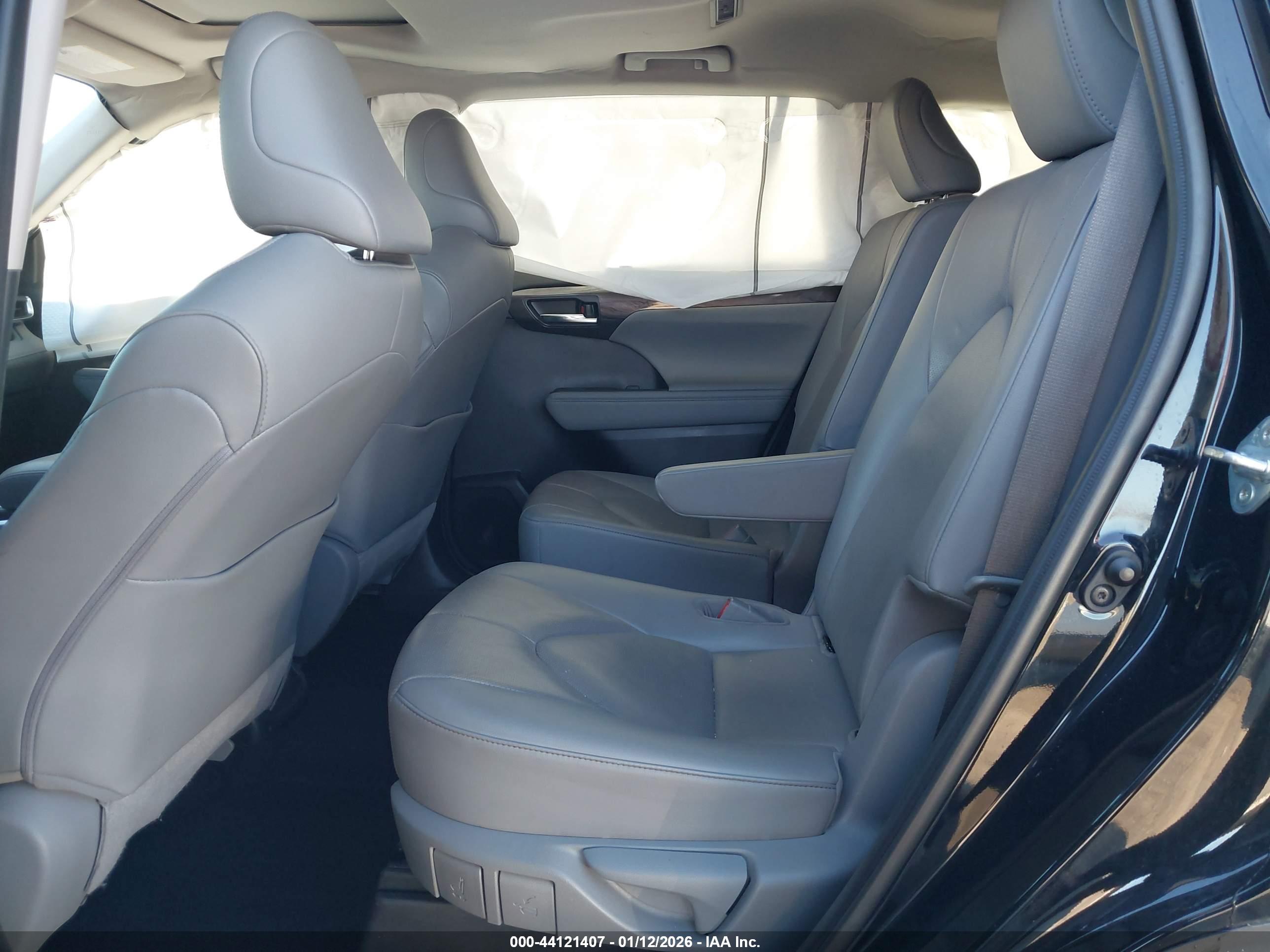 TOYOTA HIGHLANDER image 8