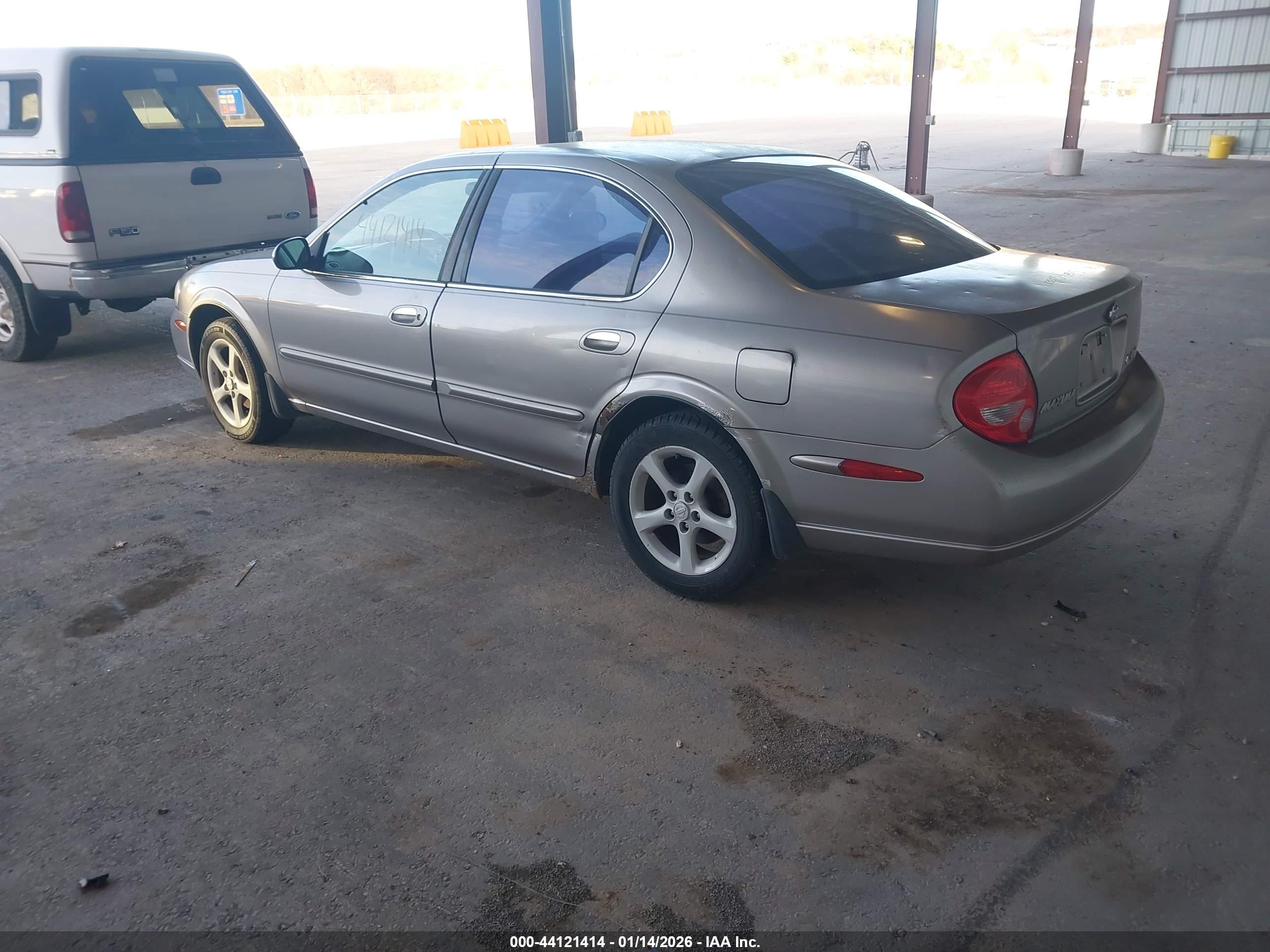 NISSAN MAXIMA image 3