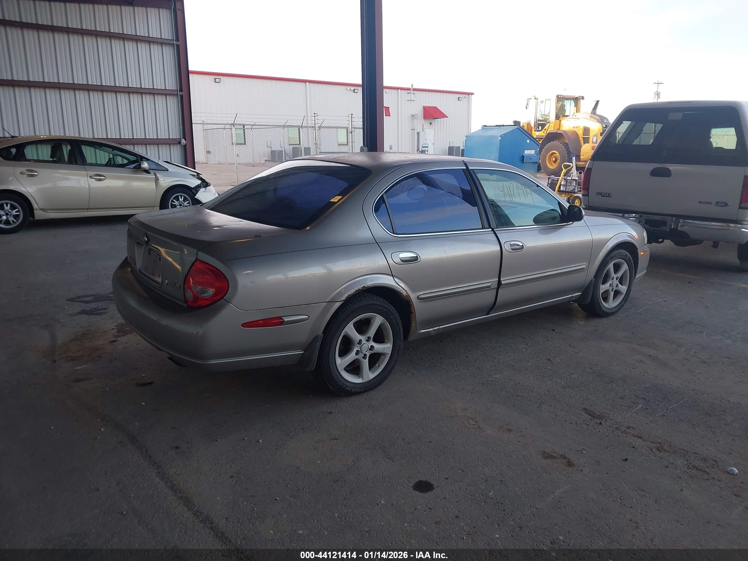 NISSAN MAXIMA image 4