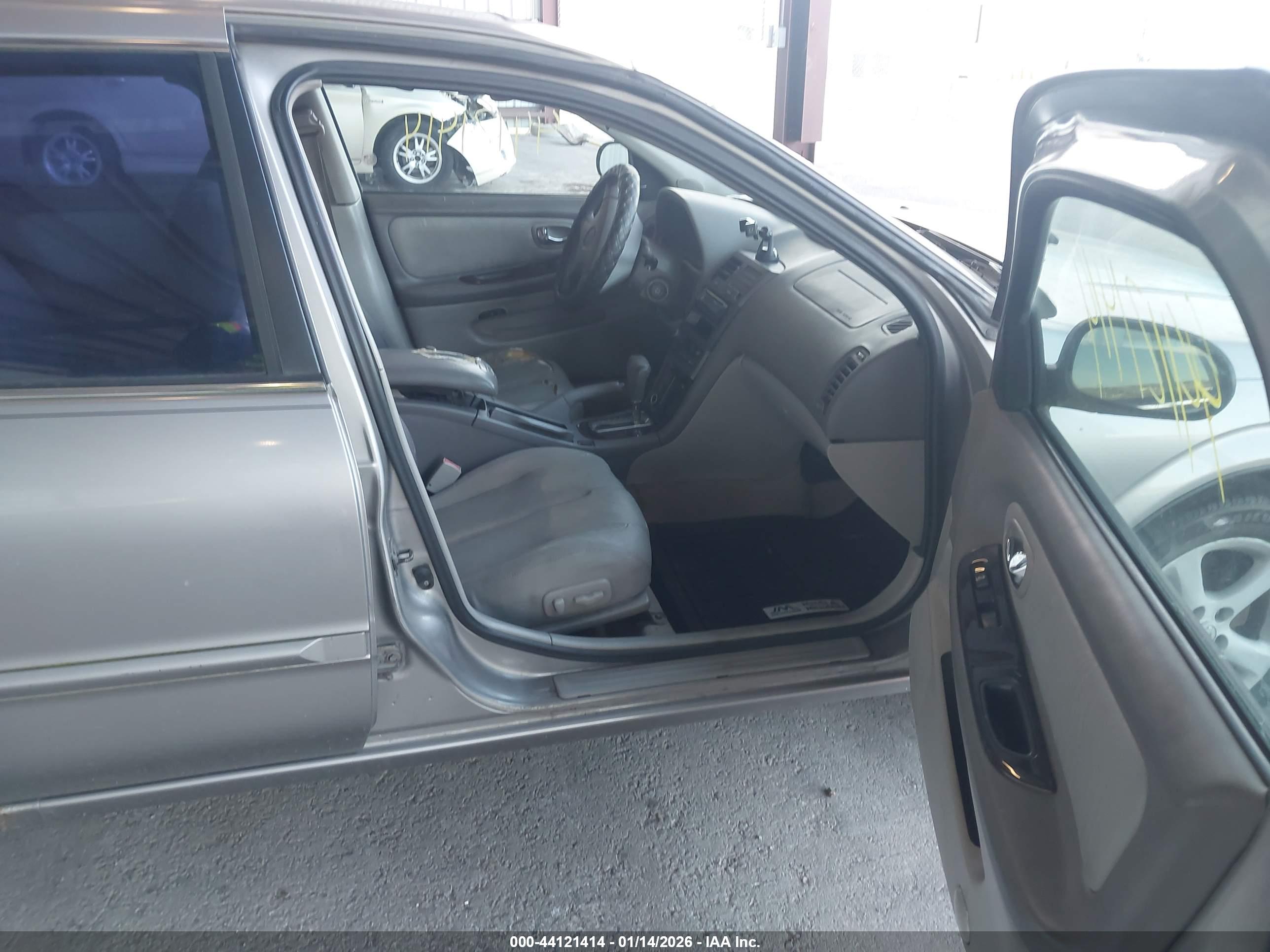 NISSAN MAXIMA image 5
