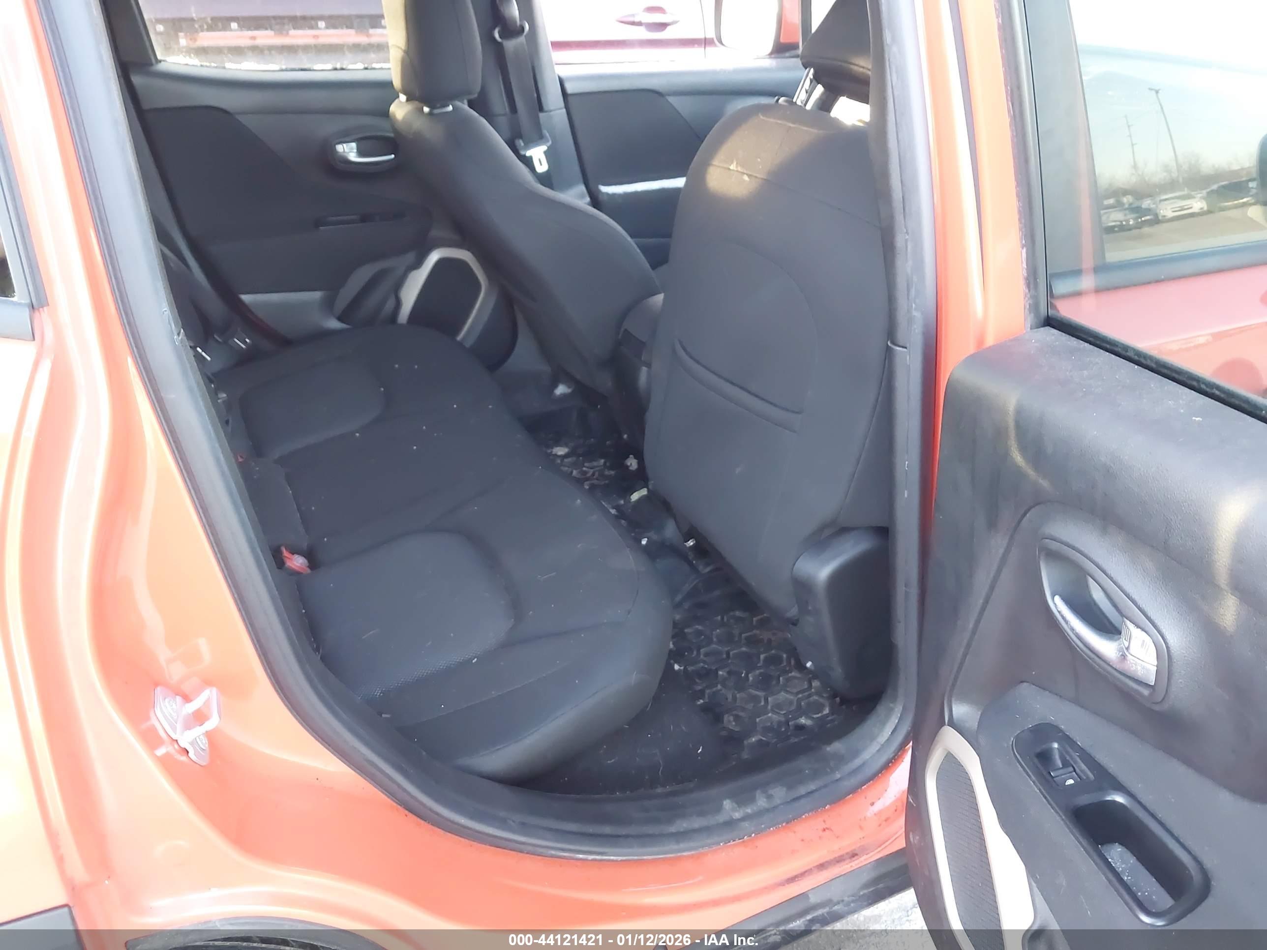 JEEP RENEGADE image 8